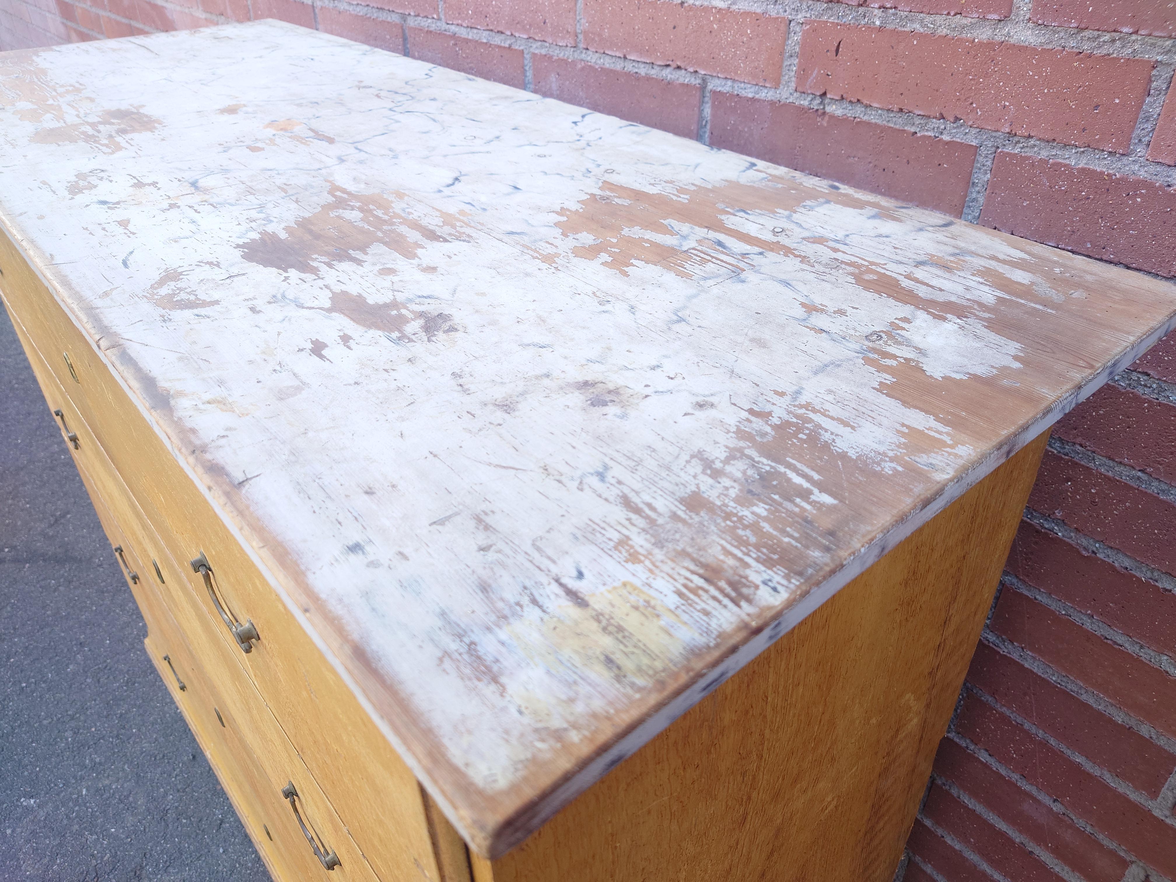 Commode rustique suédoise du 19ème siècle avec peinture d'origine en vente 2