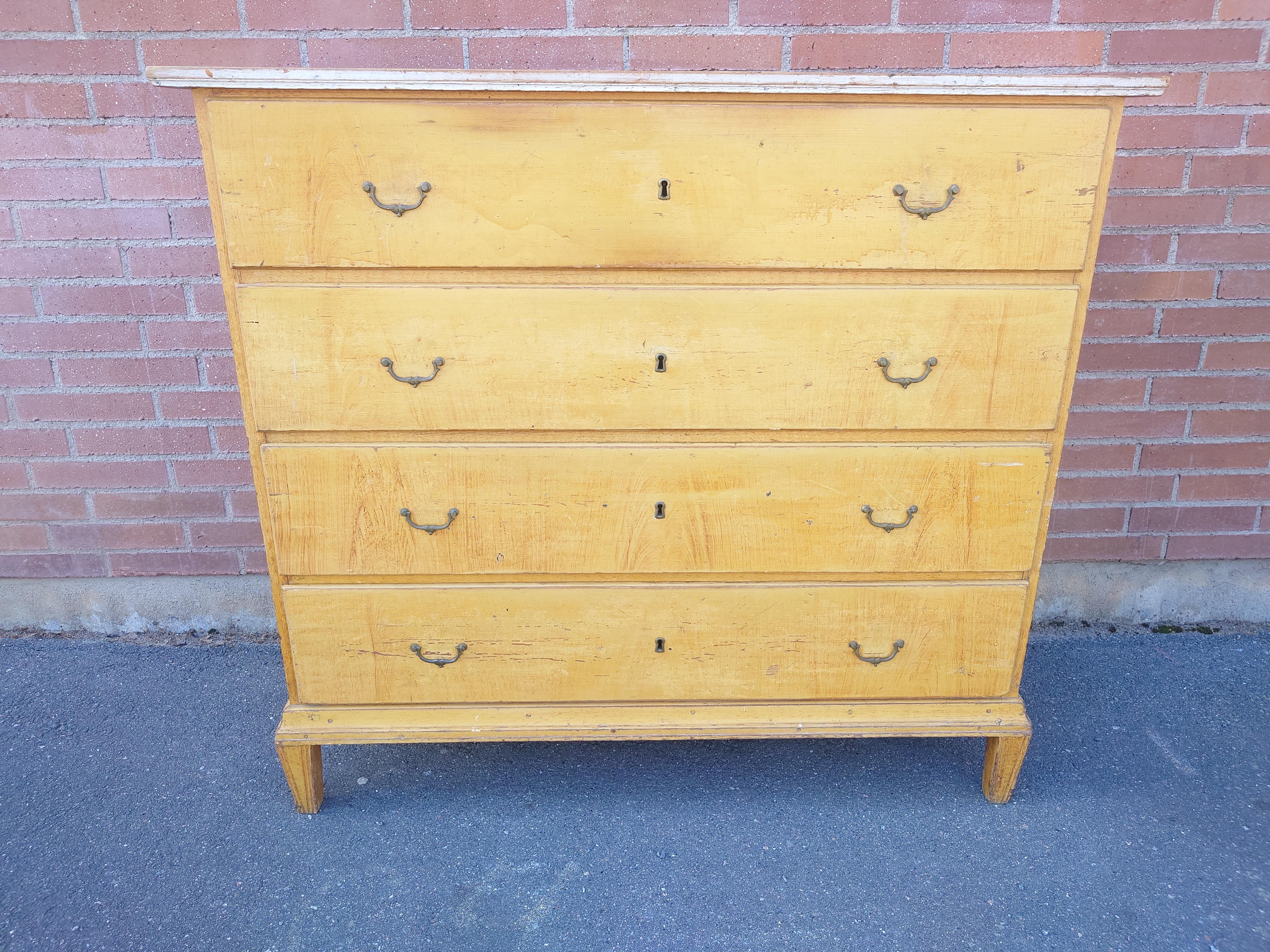 Commode rustique suédoise du 19ème siècle avec peinture d'origine en vente 5