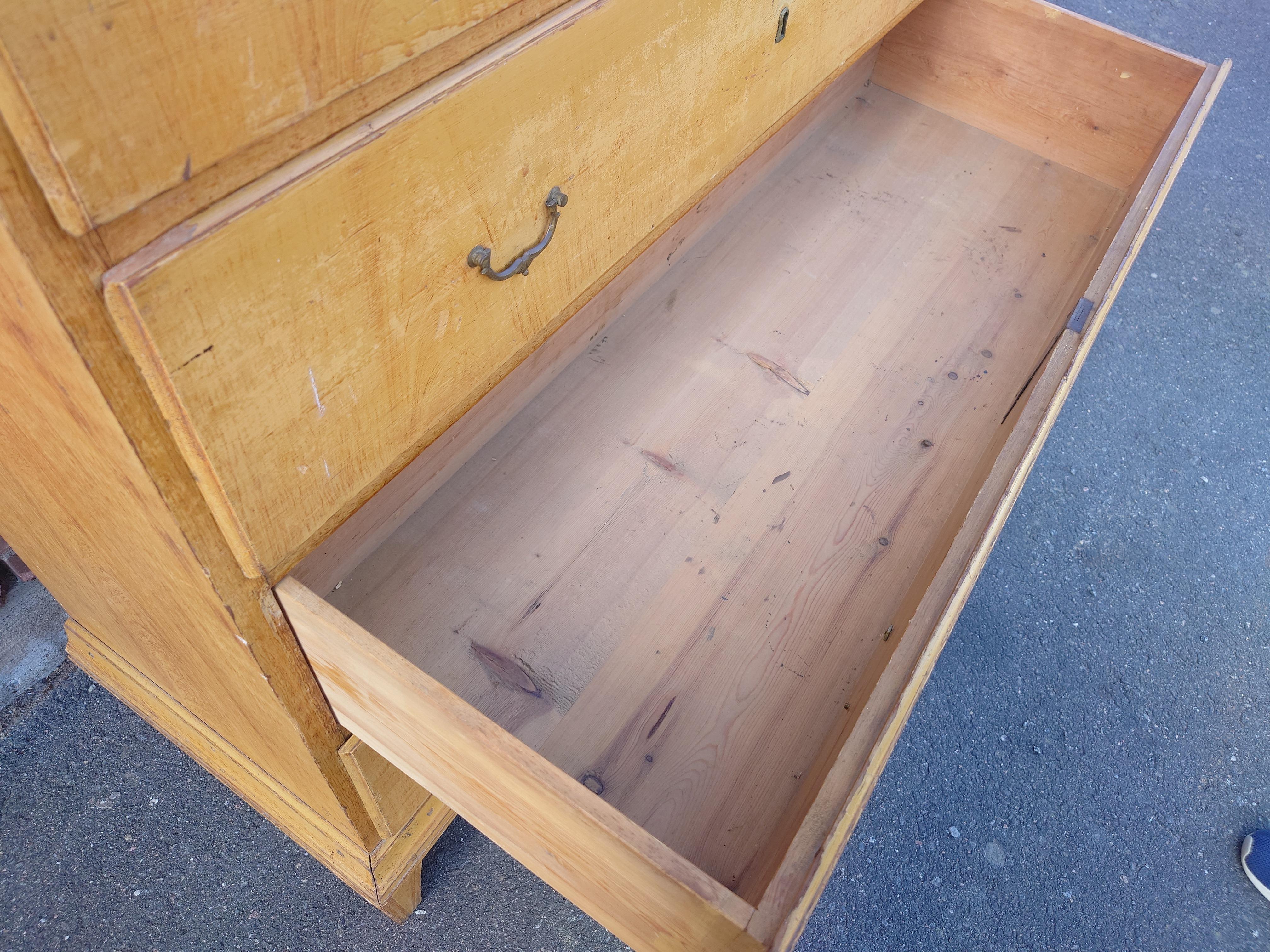 Commode rustique suédoise du 19ème siècle avec peinture d'origine en vente 10