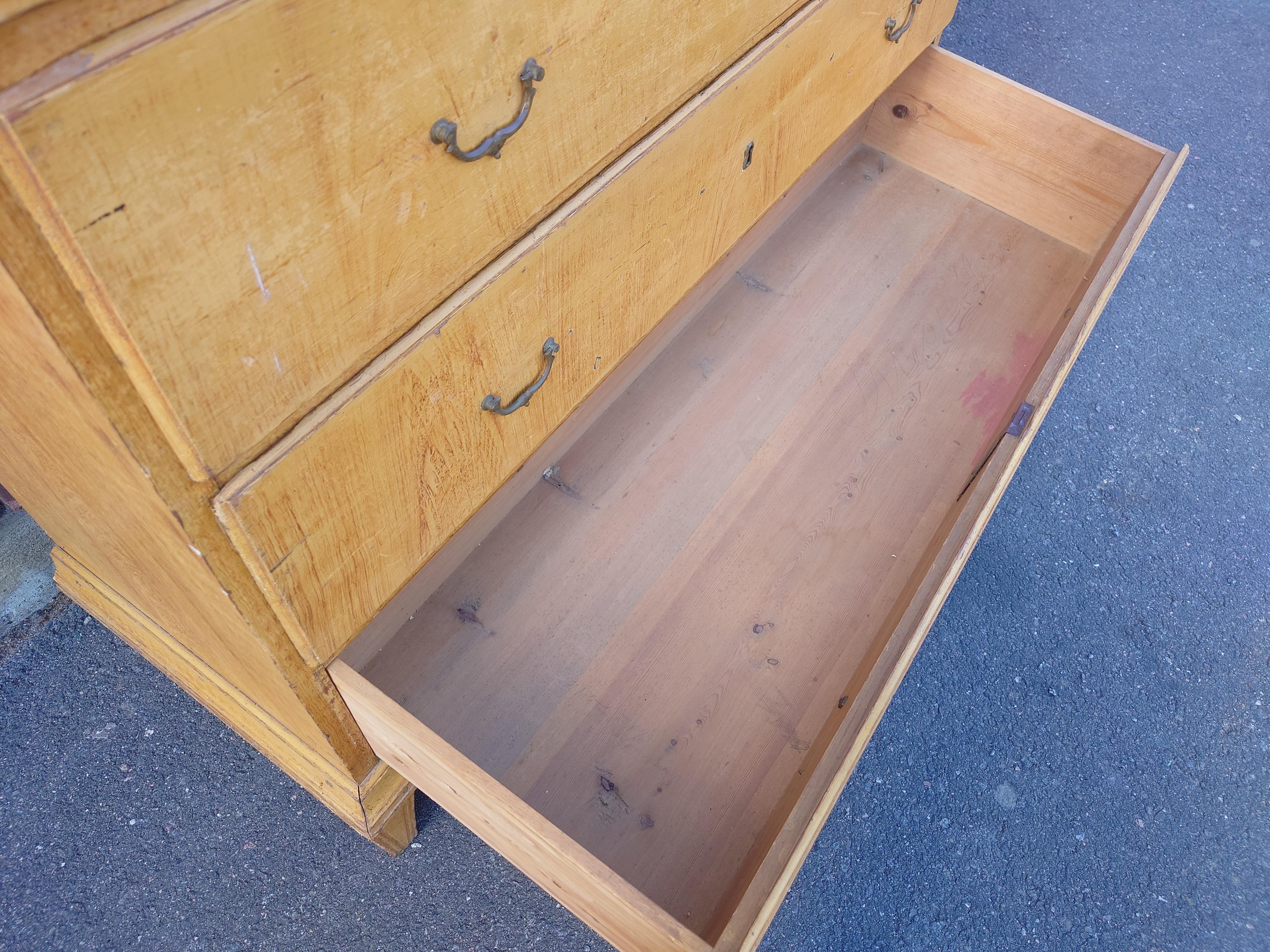 Commode rustique suédoise du 19ème siècle avec peinture d'origine en vente 11