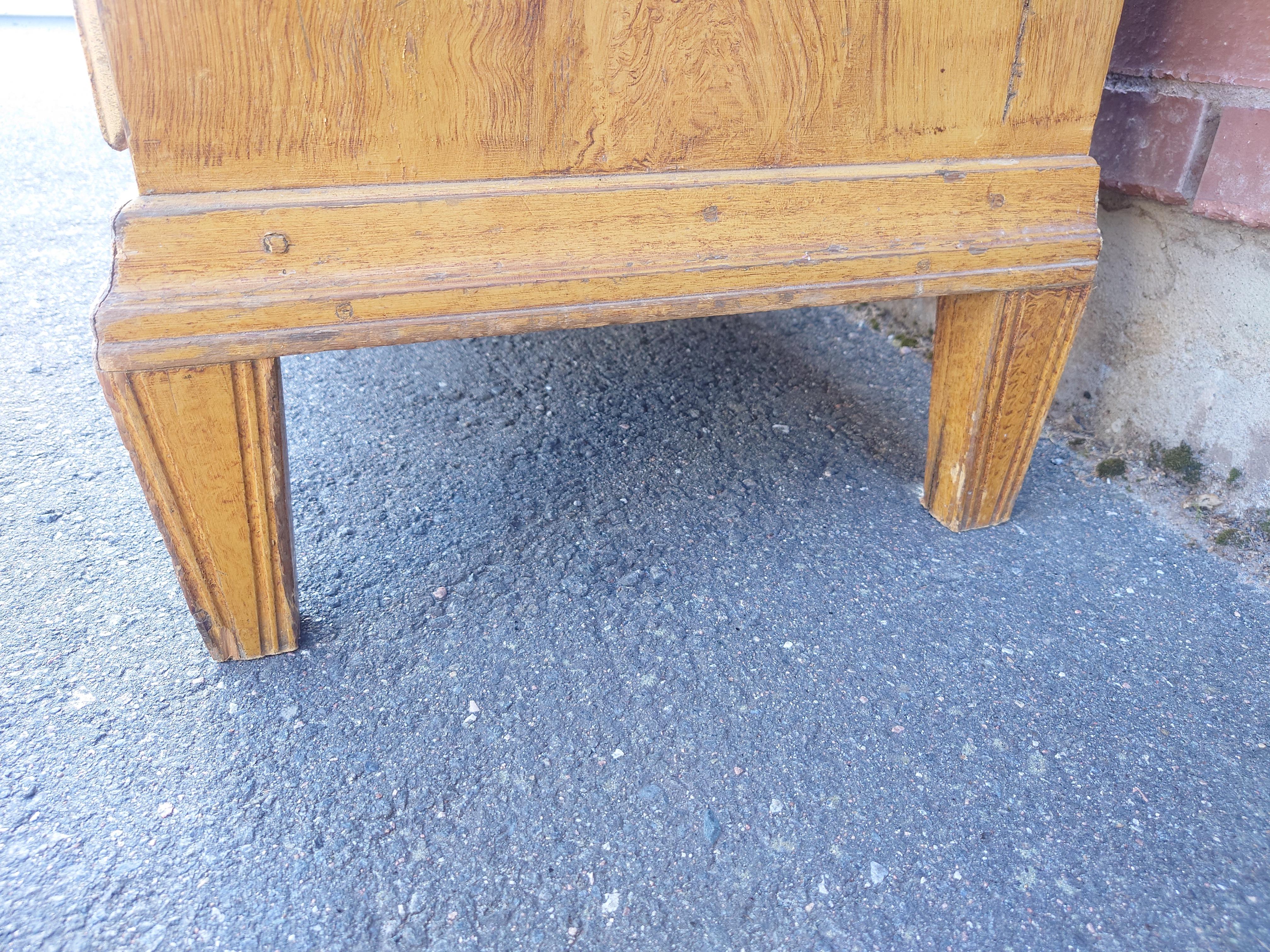 Commode rustique suédoise du 19ème siècle avec peinture d'origine Bon état - En vente à Boden, SE