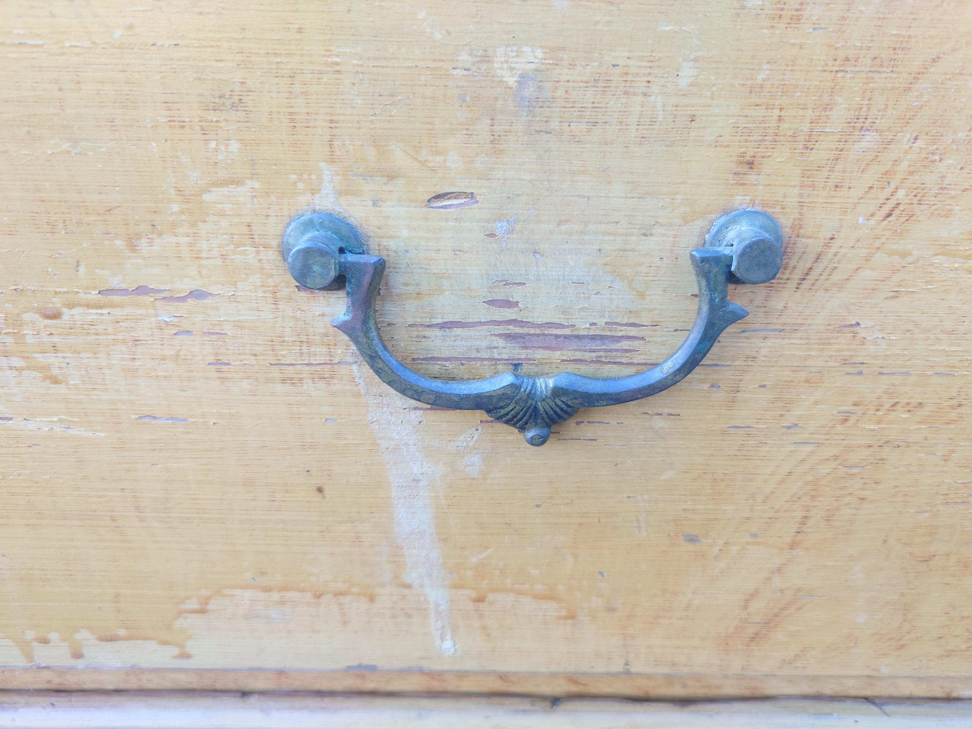 Commode rustique suédoise du 19ème siècle avec peinture d'origine en vente 1