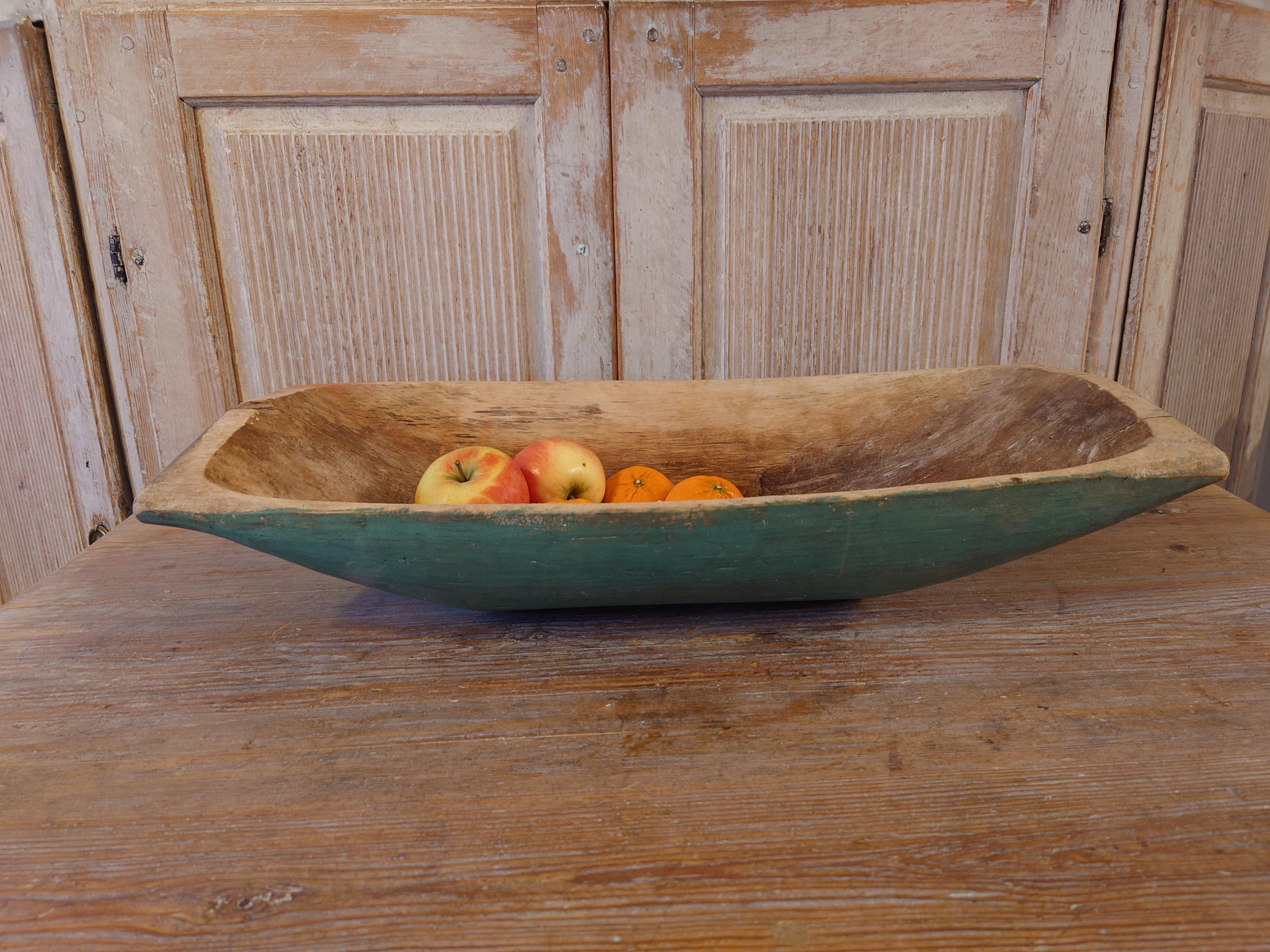 19th Century Swedish antique wooden tray /Serving bowl with untouched original paint.
Lovely patina.
A large farmers handcrafted tray or serving bowl or centerpiece.
A highly functional object with scurptural appearance.
Good antique condition with