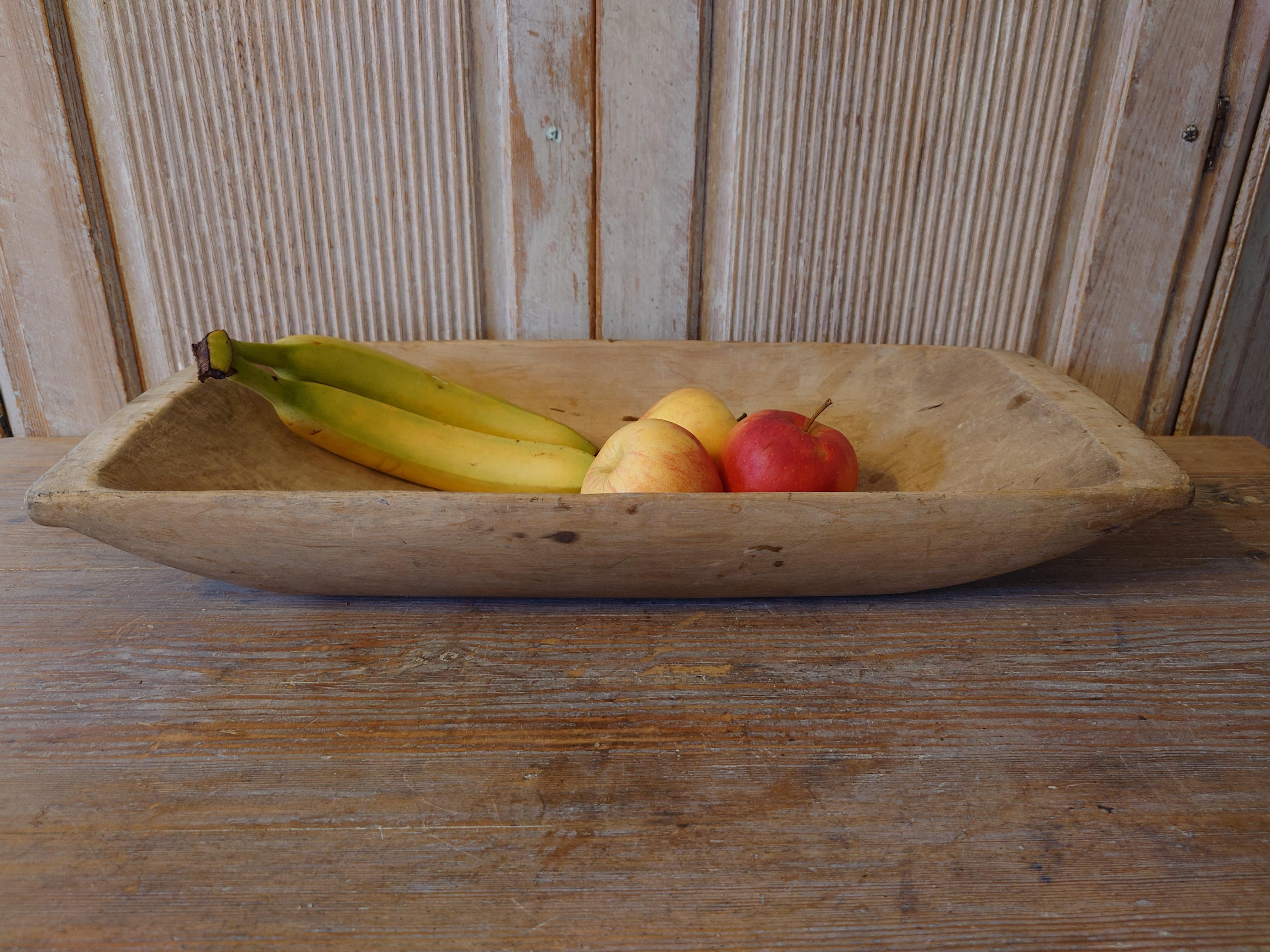 19th century antique rustic Swedish antique wooden tray/  Serving bowl from Boden ,Northern Sweden .
A farmers handcrafted tray or serving bowl or centerpiece.
A highly functional object with sculptural appearance.
Time has patinated the surface to