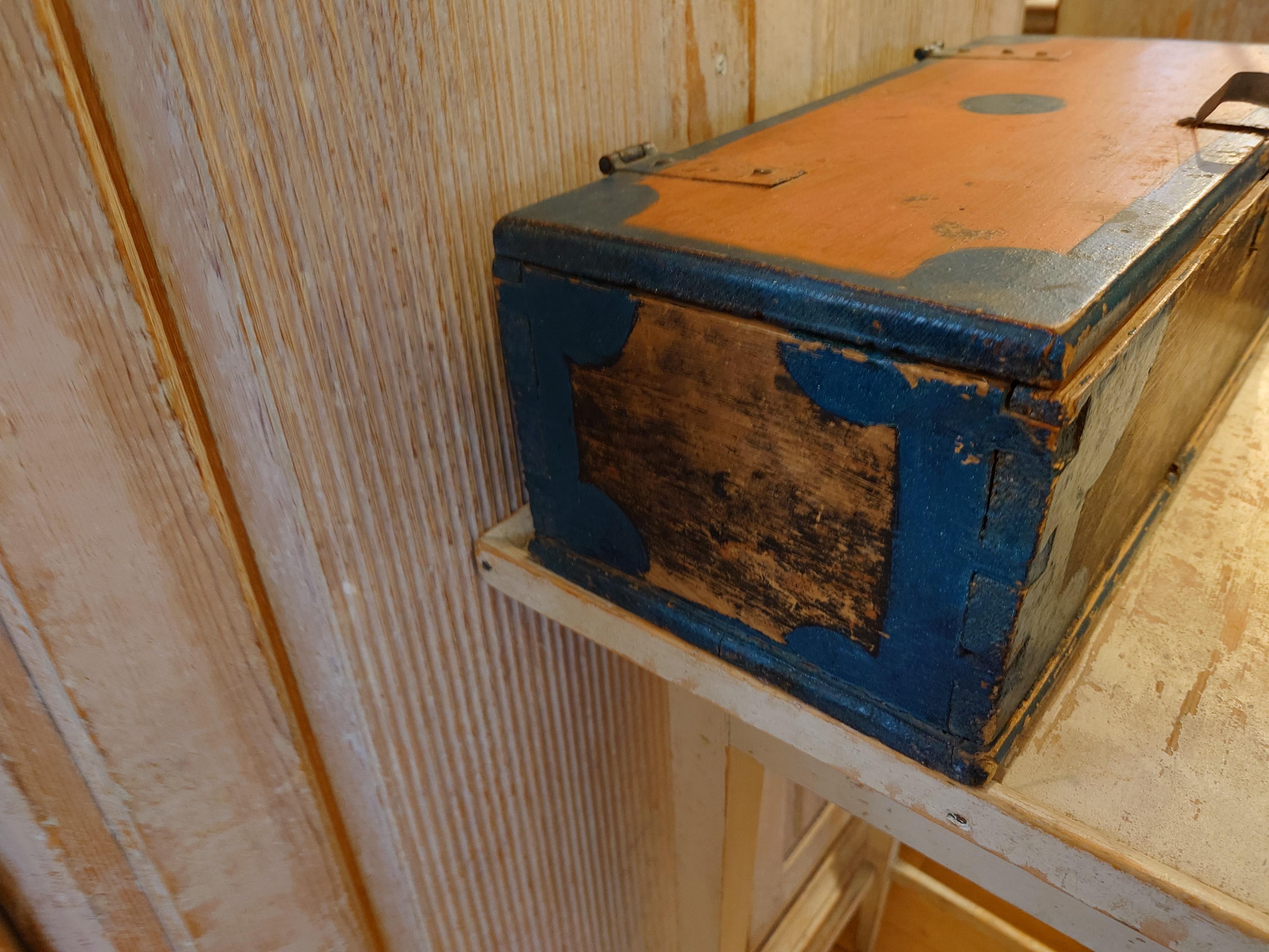 19th Century Swedish Antique Rustic Folkart Chest / Box with Original Paint For Sale 11