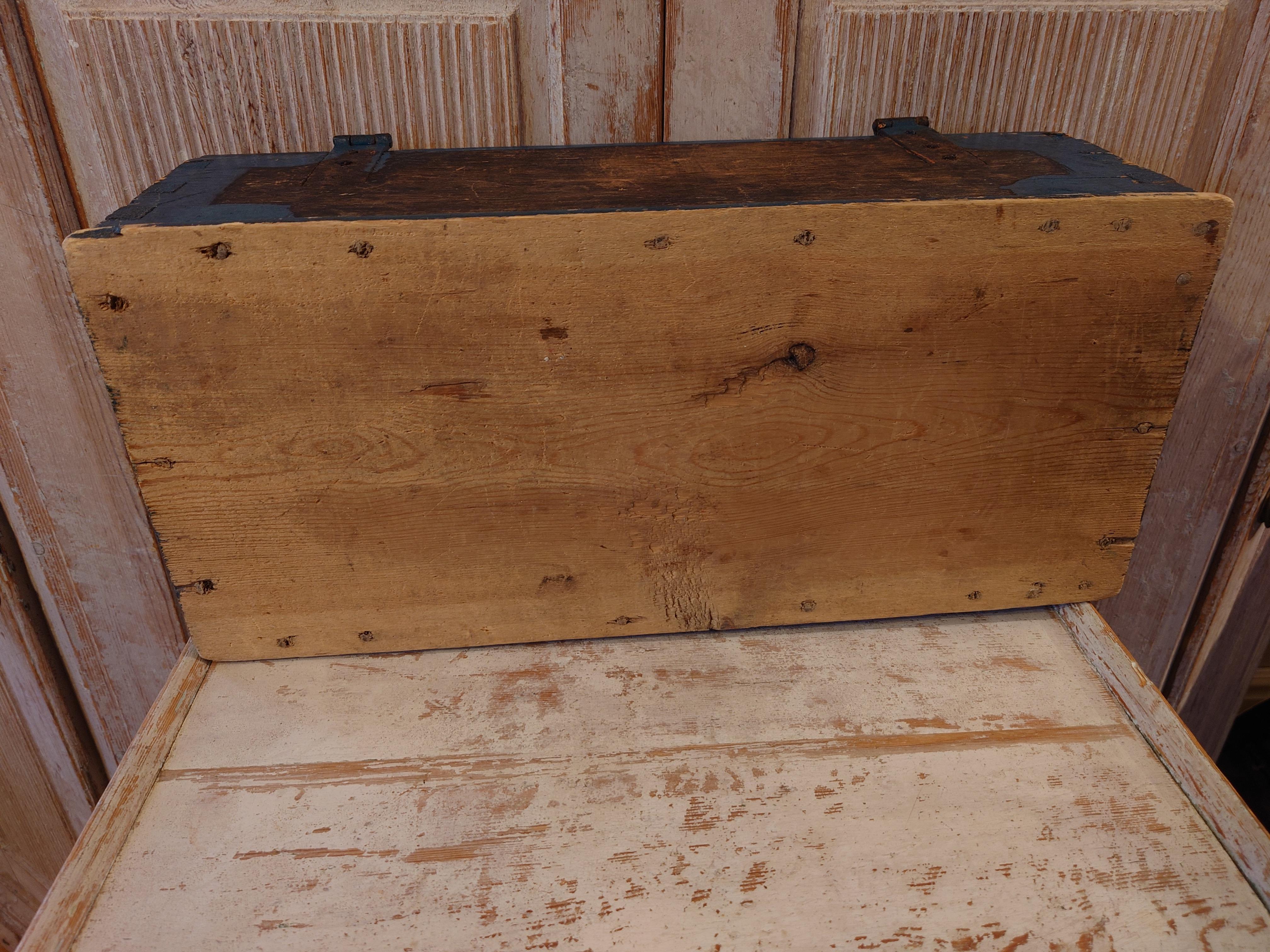 19th Century Swedish Antique Rustic Folkart Chest / Box with Original Paint For Sale 13