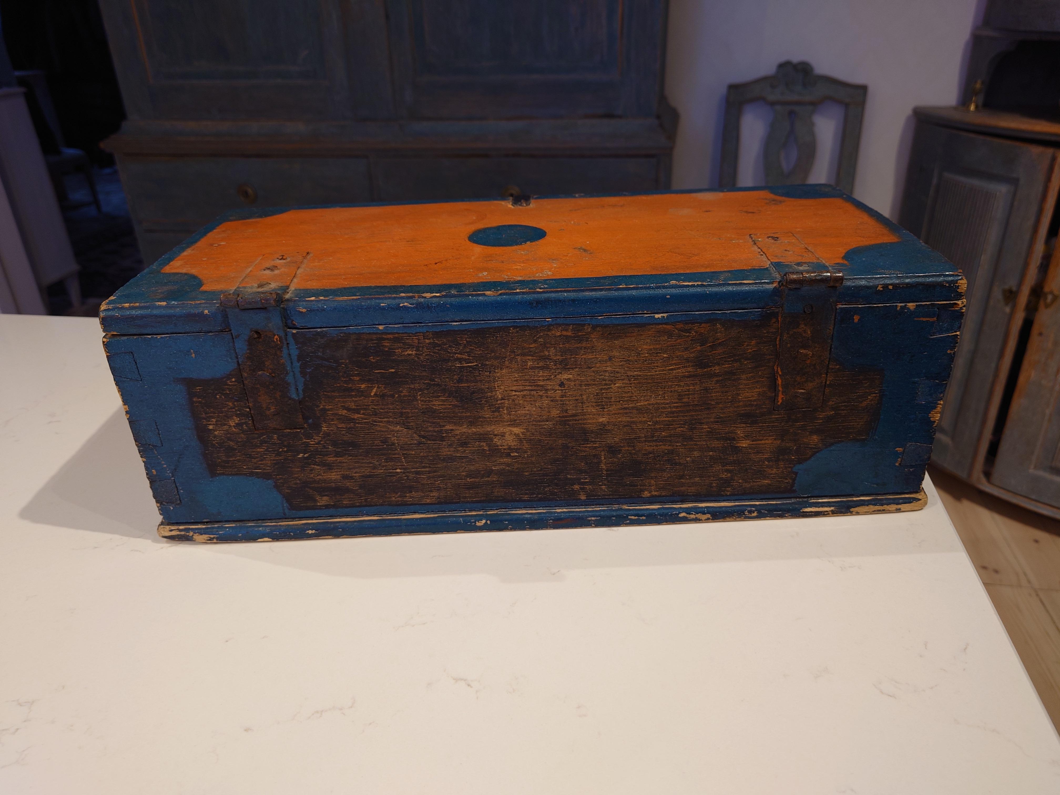 19th Century Swedish Antique Rustic Folkart Chest / Box with Original Paint In Good Condition For Sale In Boden, SE