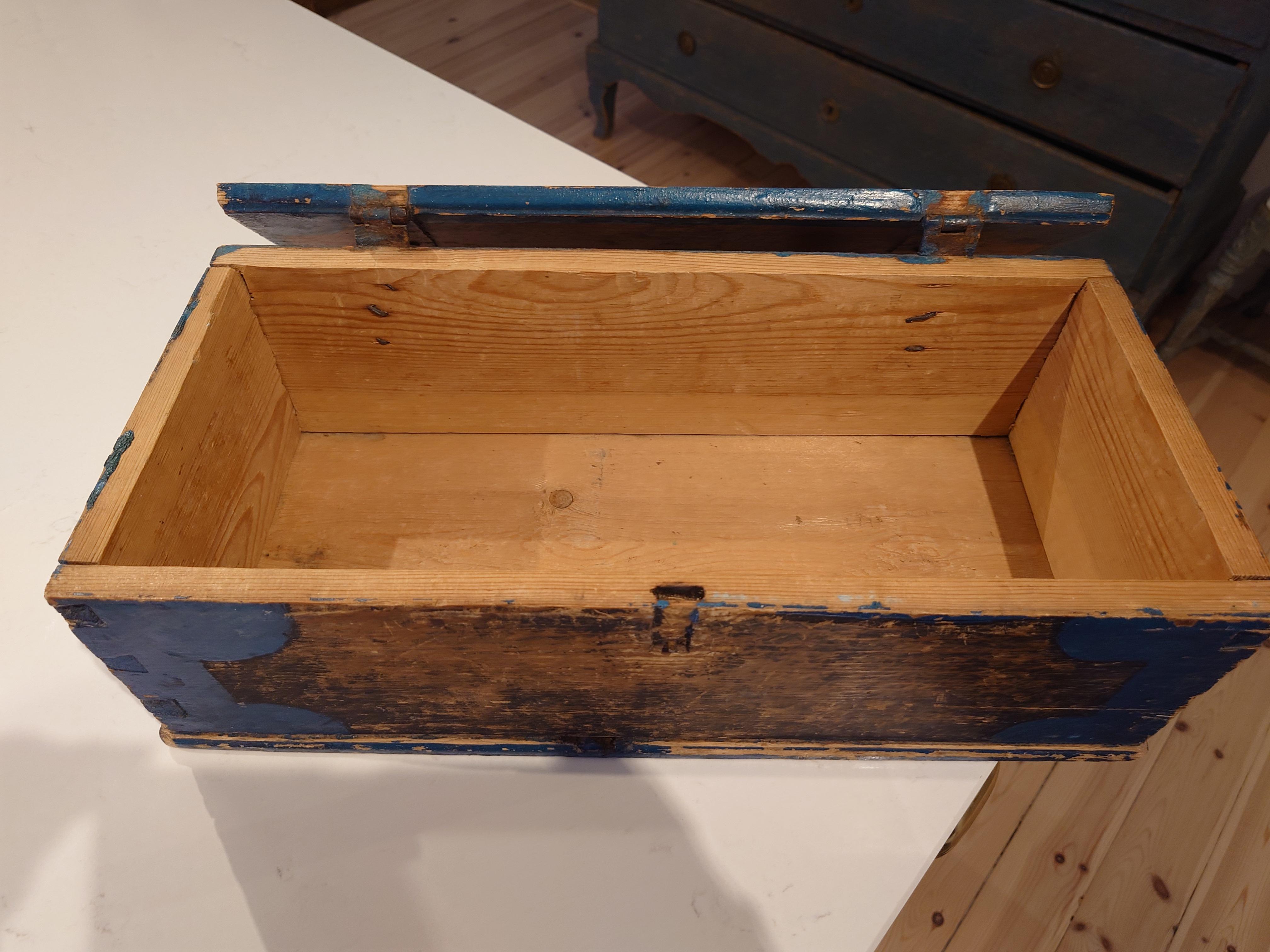 19th Century Swedish Antique Rustic Folkart Chest / Box with Original Paint For Sale 3