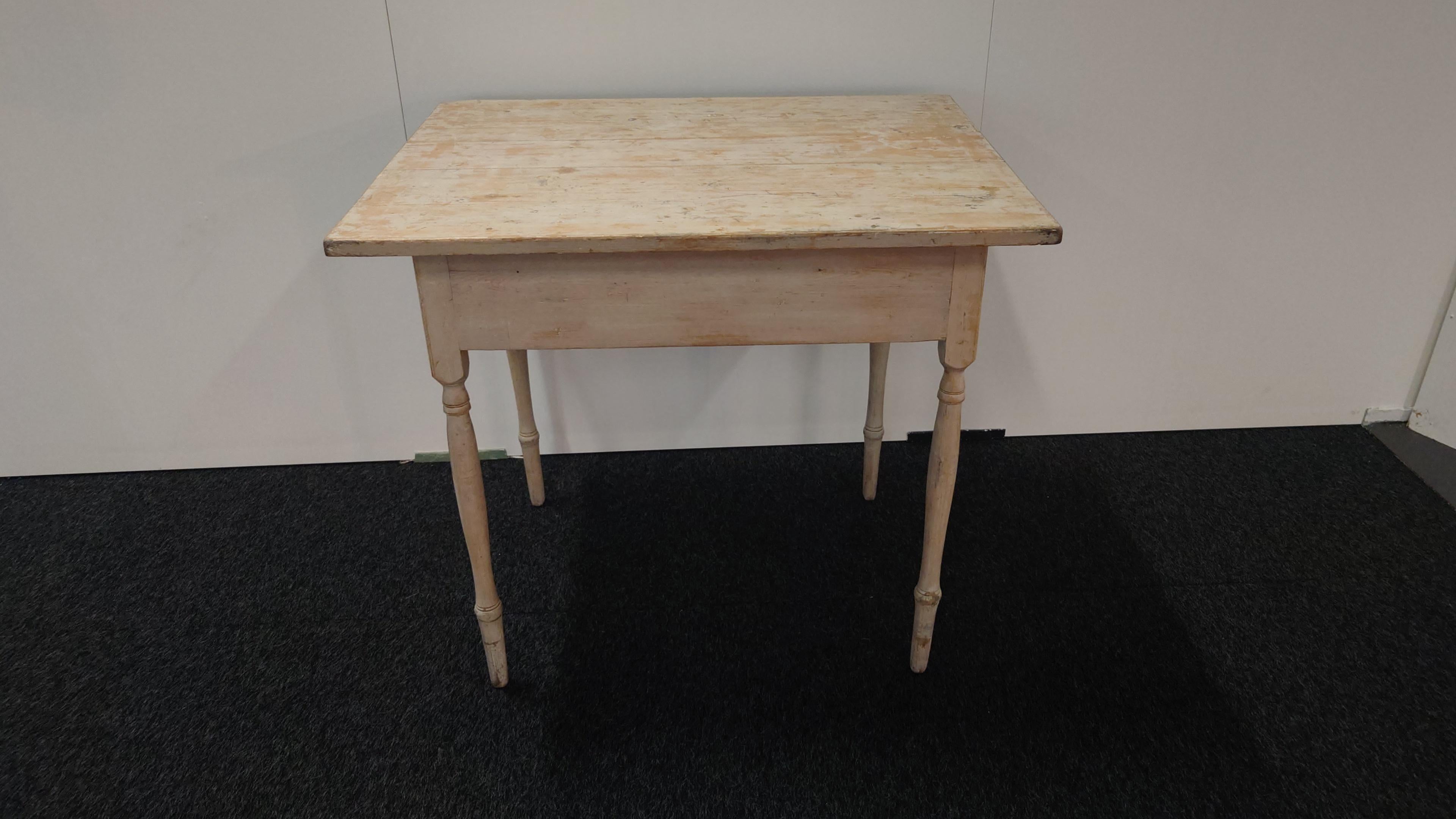 19. Jahrhundert schwedisch antik rustikal echt  Empire Tisch Land original Farbe (Kiefernholz) im Angebot