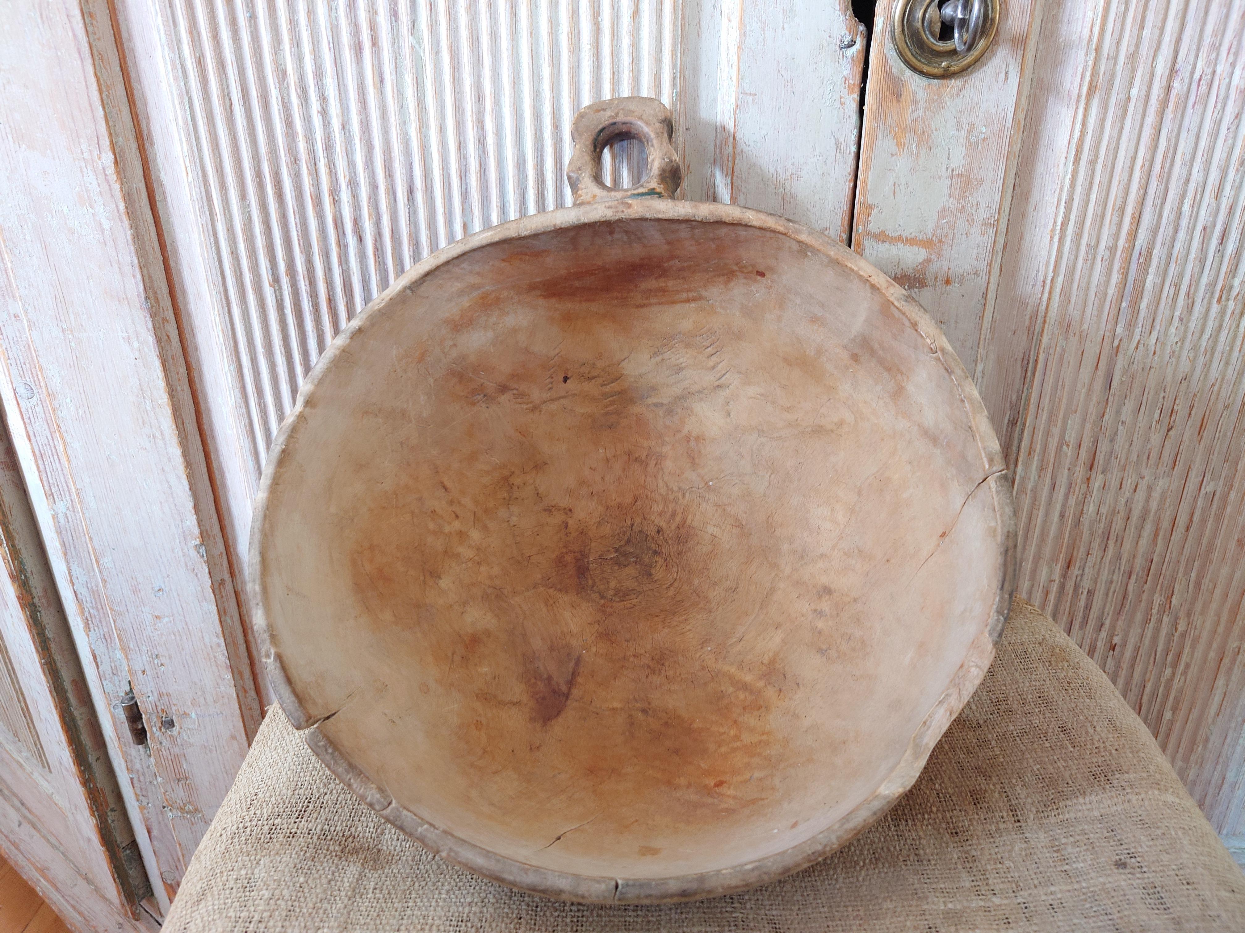 Siglo XIX Sueco antiguo rústico genuino Arte popular Cuenco de madera con asa Pino en venta