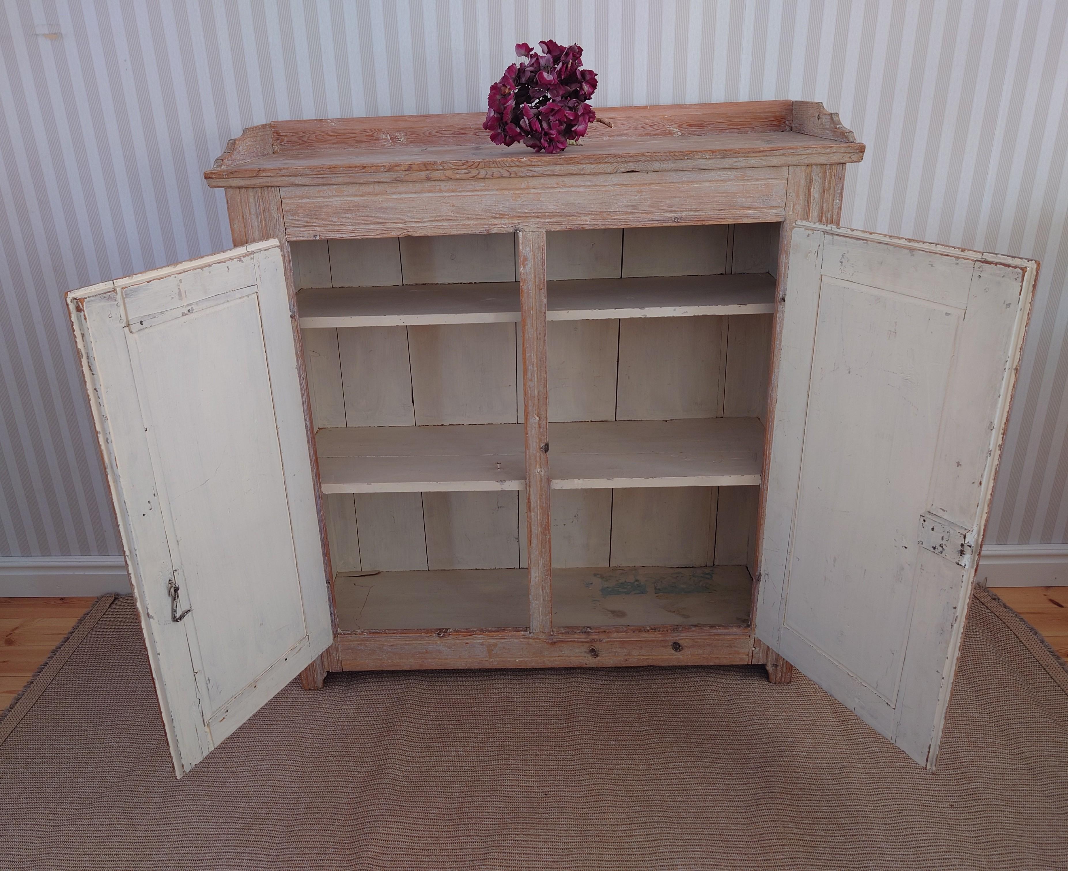 19th Century Swedish Antique Rustic Gustavian Buffet with Original Paint For Sale 11