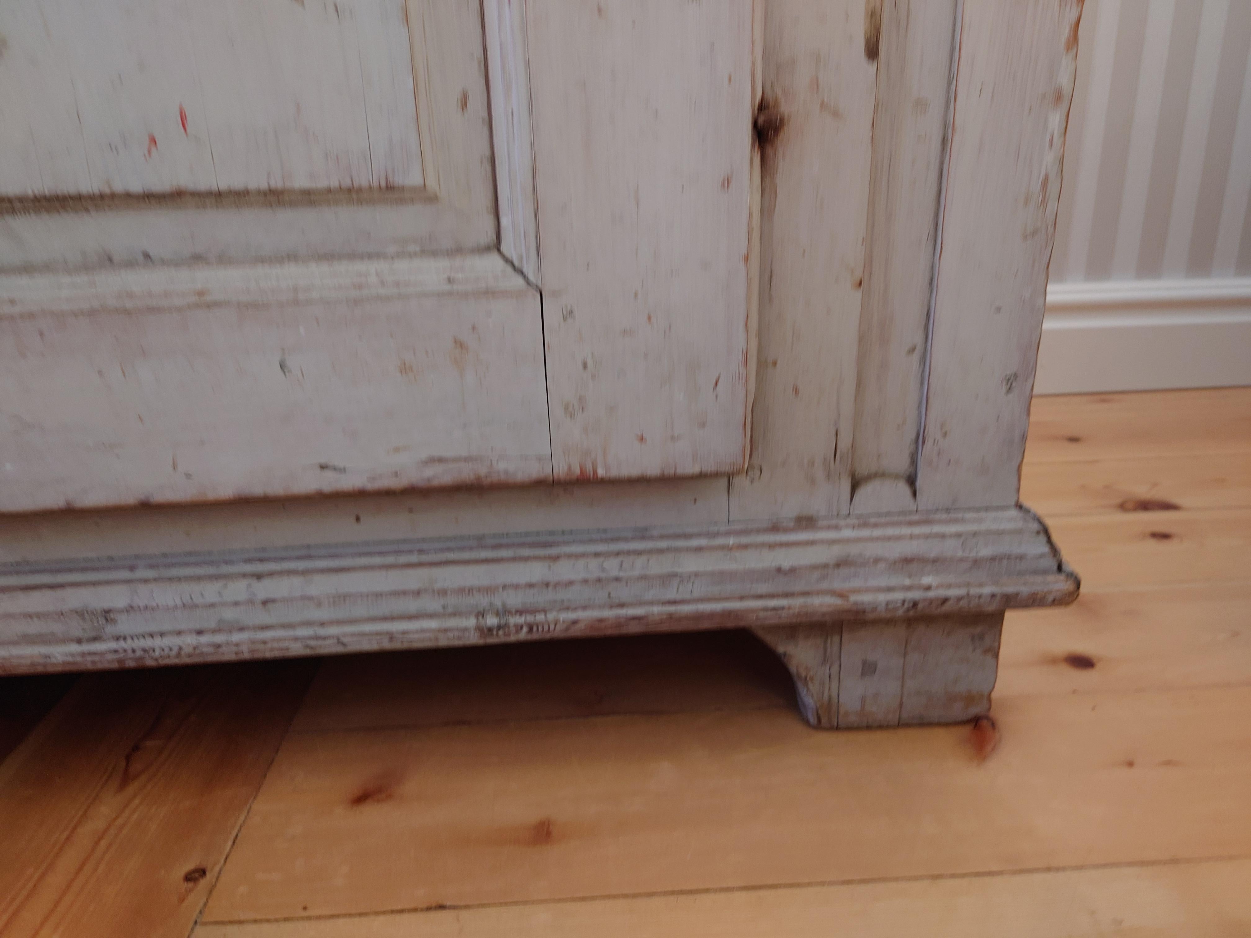 19th Century Swedish Antique Rustic  Late Gustavian Buffet / sideboard In Good Condition For Sale In Boden, SE