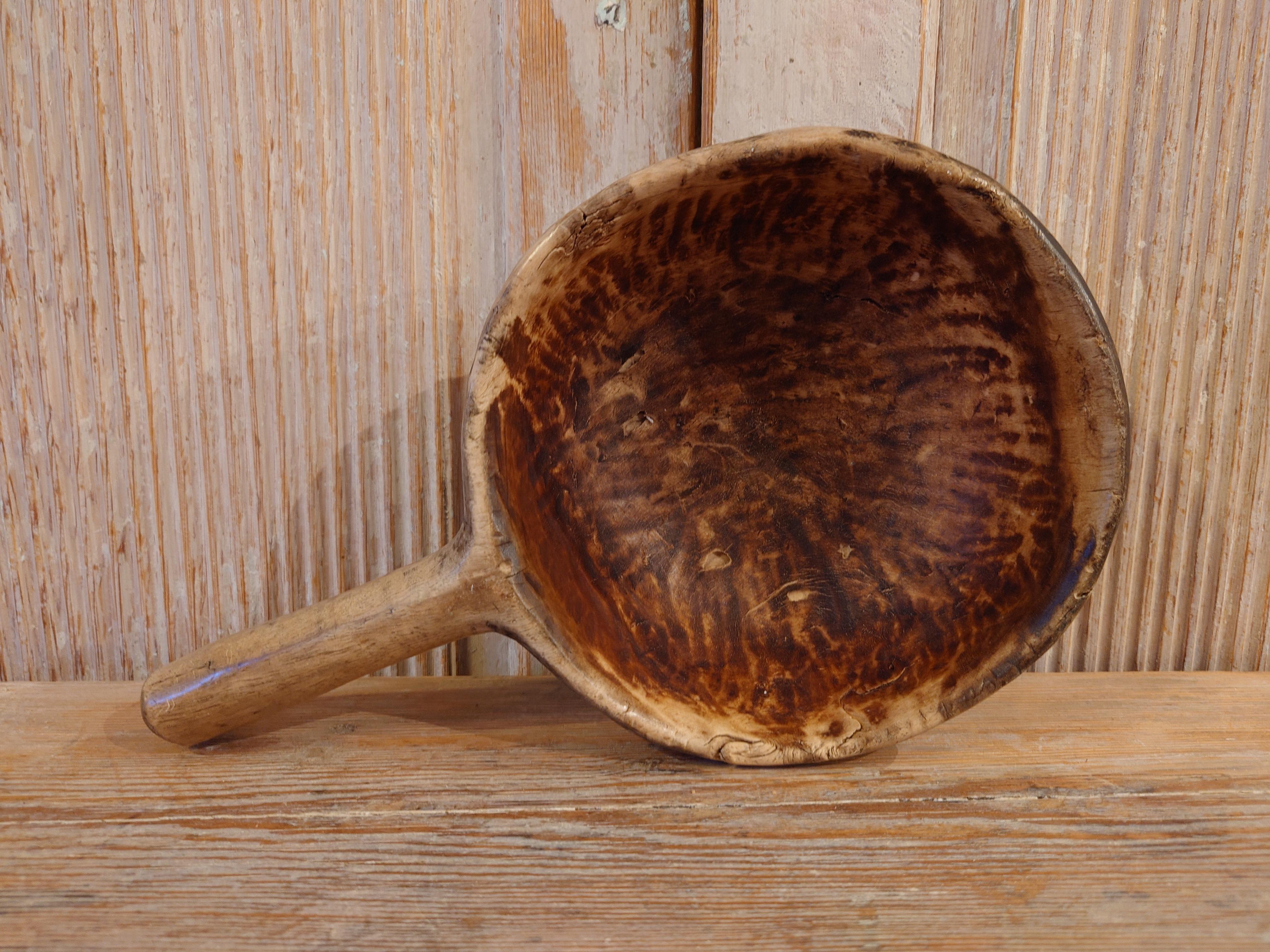 19th Century, Swedish Antique Rustic Wooden Bowl with Handle Dated 1831 For Sale 2