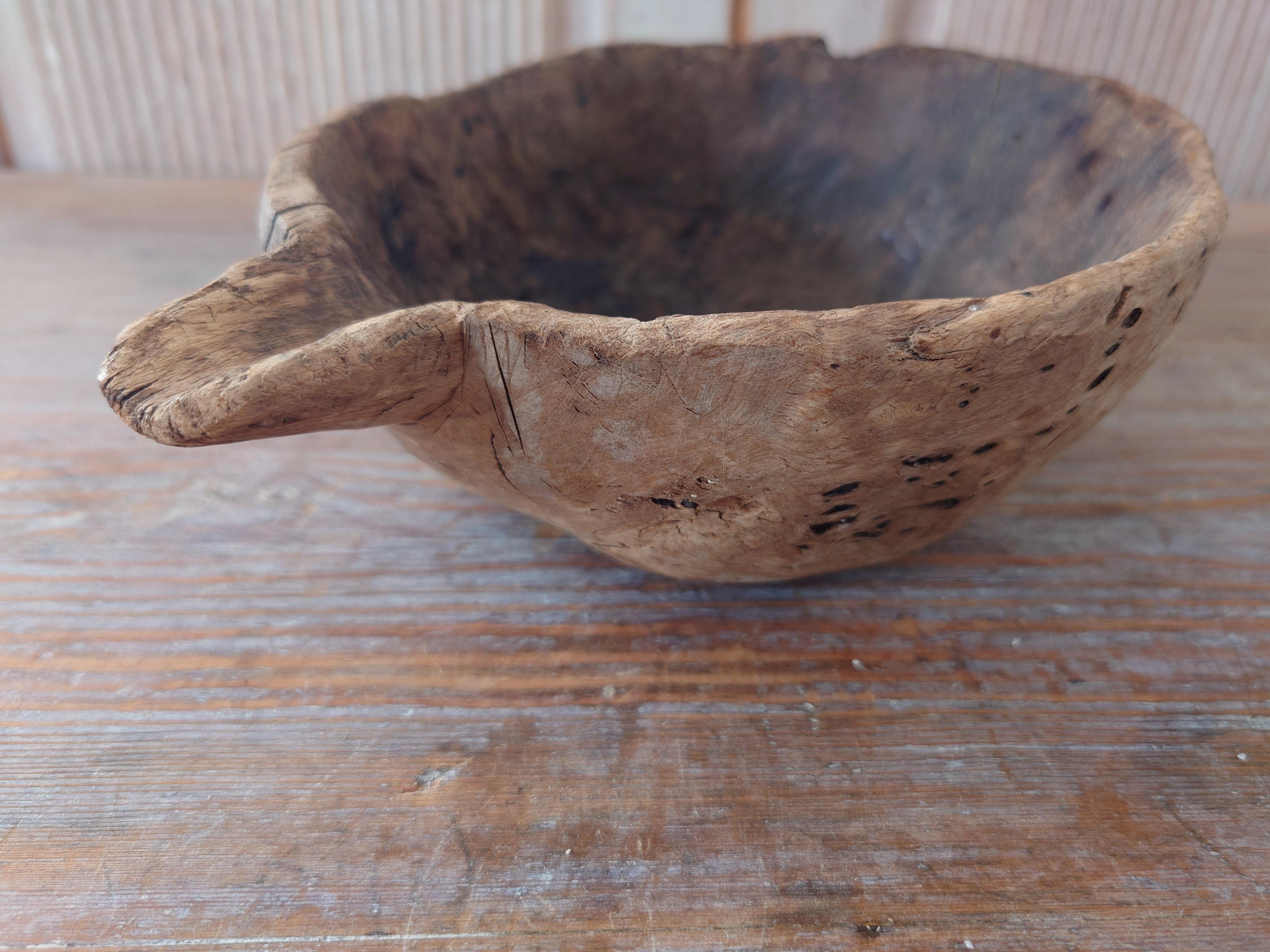 19th Century, Swedish Antique Rustic Wooden Bowl with Handle  For Sale 4