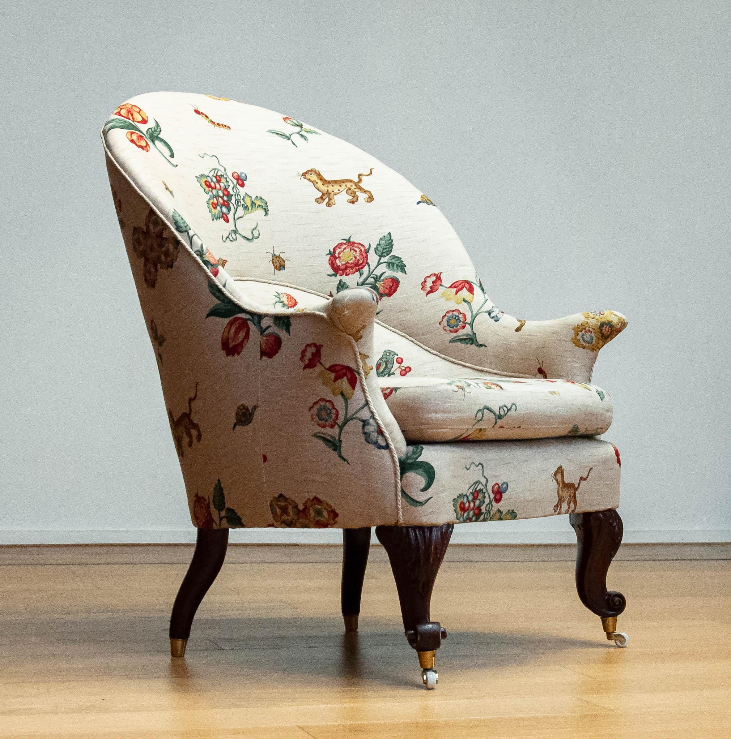 19th Century Swedish Armchair With Linen Flora And Fauna Fantasy Print Fabric In Good Condition For Sale In Silvolde, Gelderland