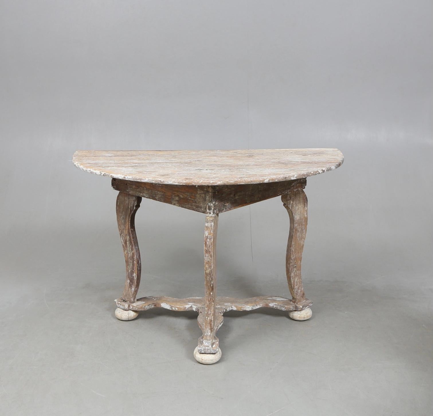 A handsome C18th swedish baroque oak console/demi lune.
In a lovely light bleached oak retaining some traces of original paint it has three curved legs with a stretcher support sitting on bun feet.
With historic repairs this deep Demi lune table