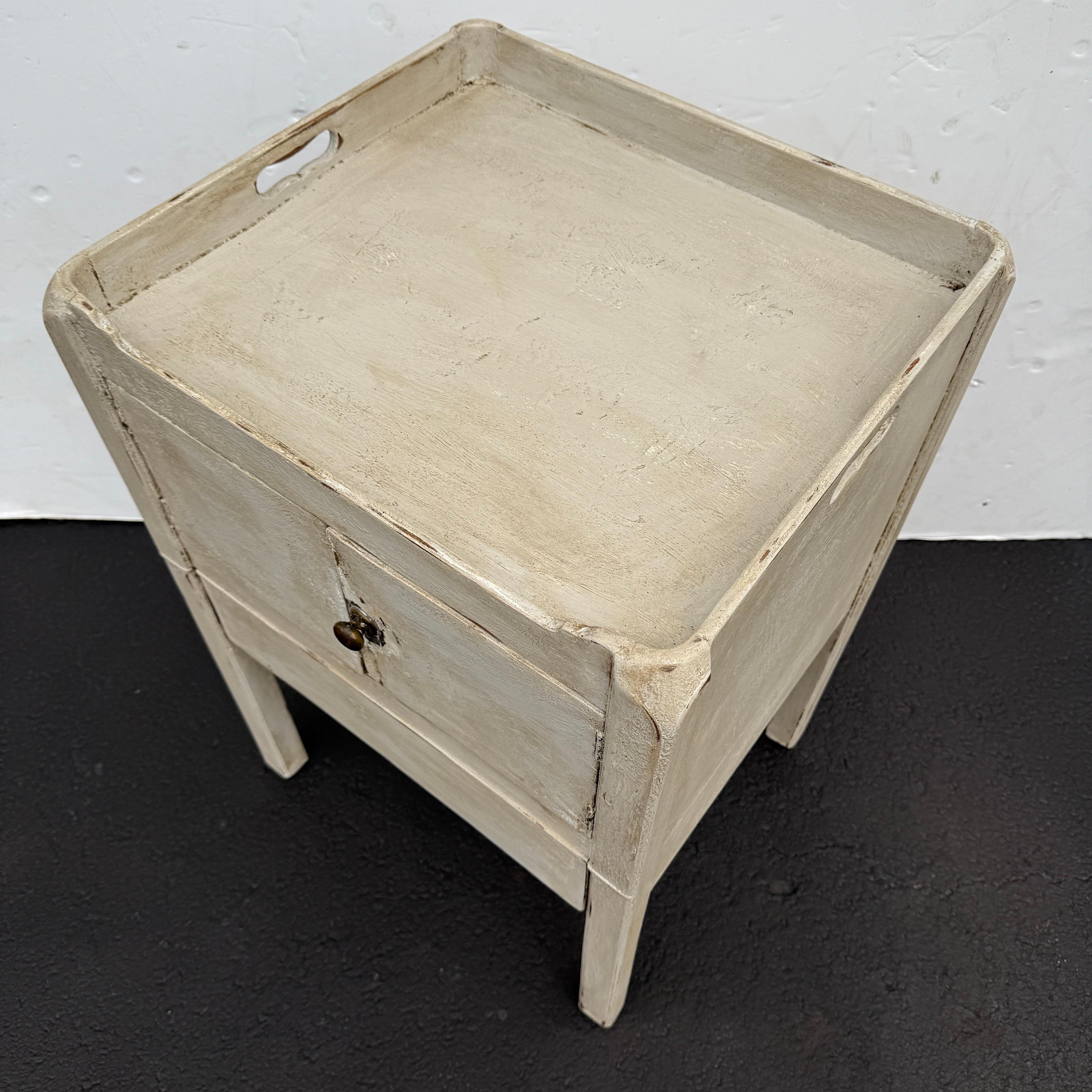19th Century Swedish Bedside Nightstand End Table with Drawer For Sale 4