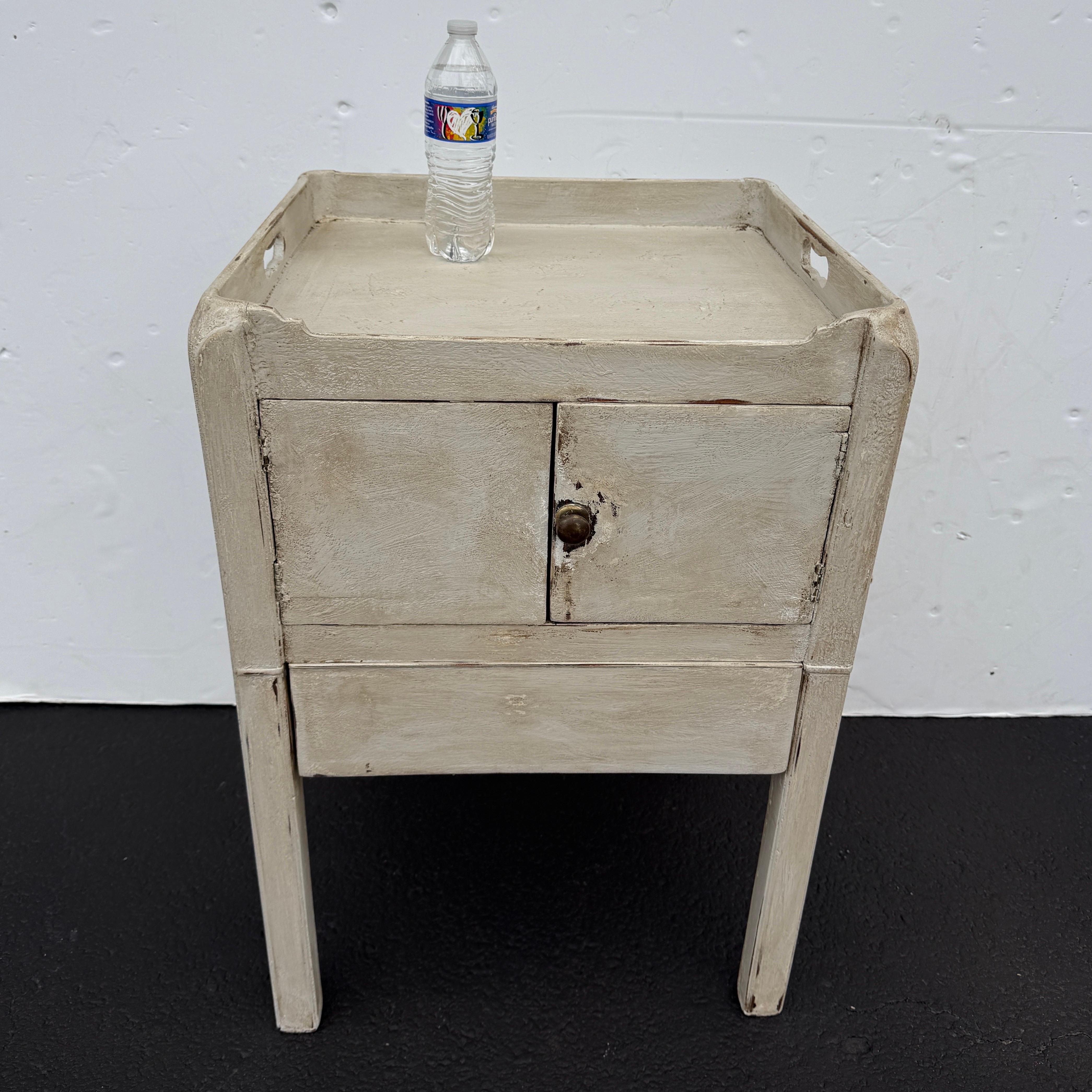 19th Century Swedish Bedside Nightstand End Table with Drawer For Sale 5