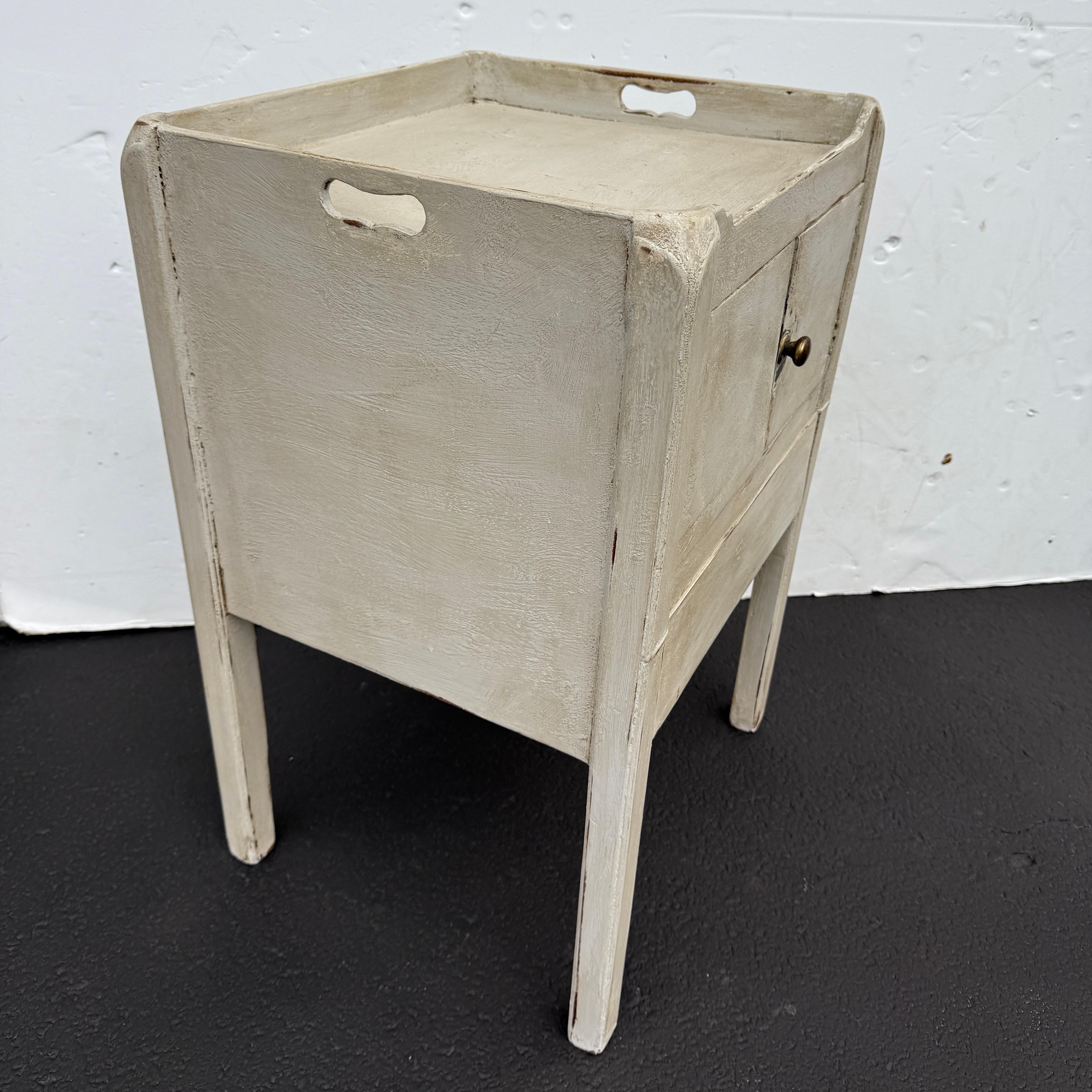 19th Century Swedish Bedside Nightstand End Table with Drawer For Sale 6