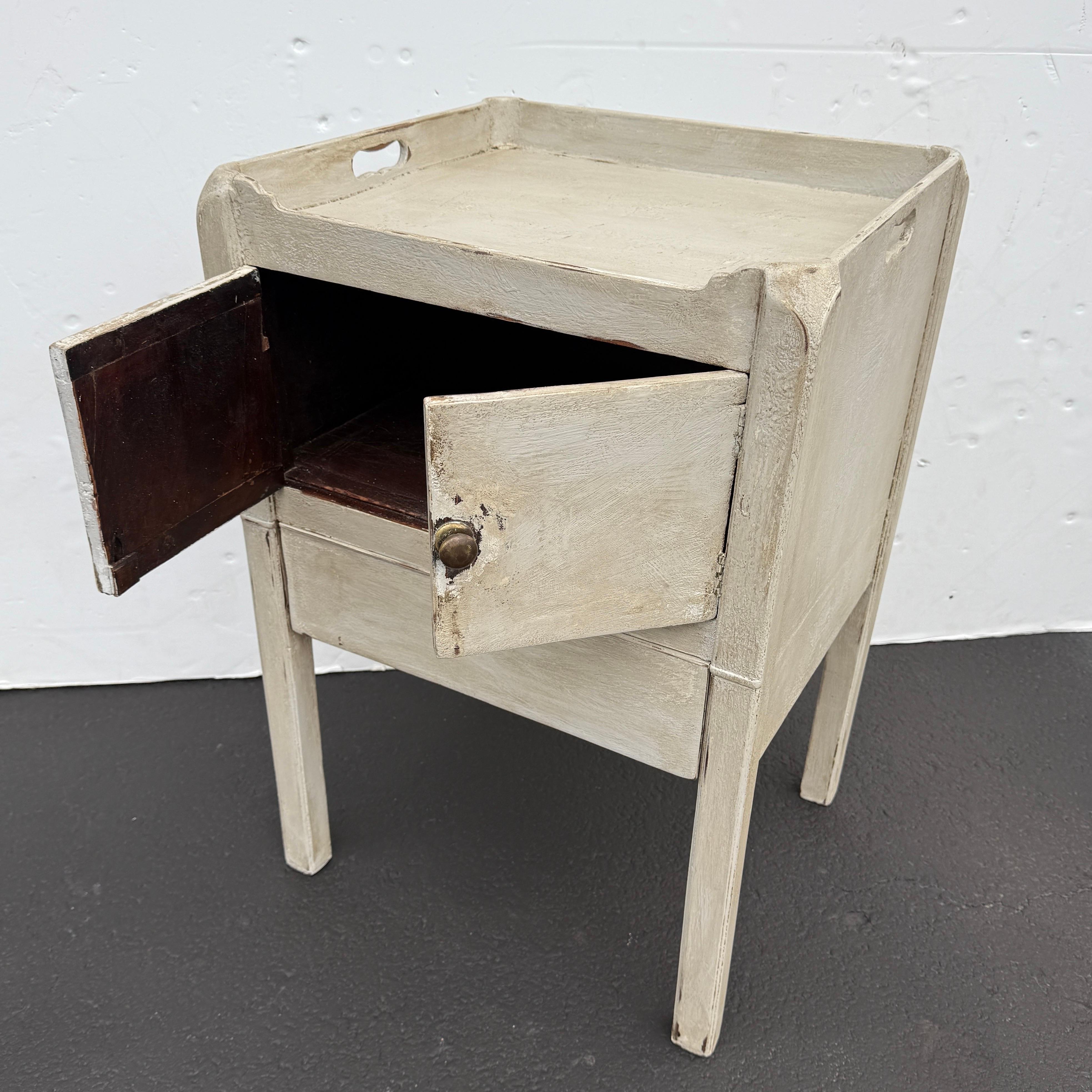 19th Century Swedish Bedside Nightstand End Table with Drawer For Sale 8