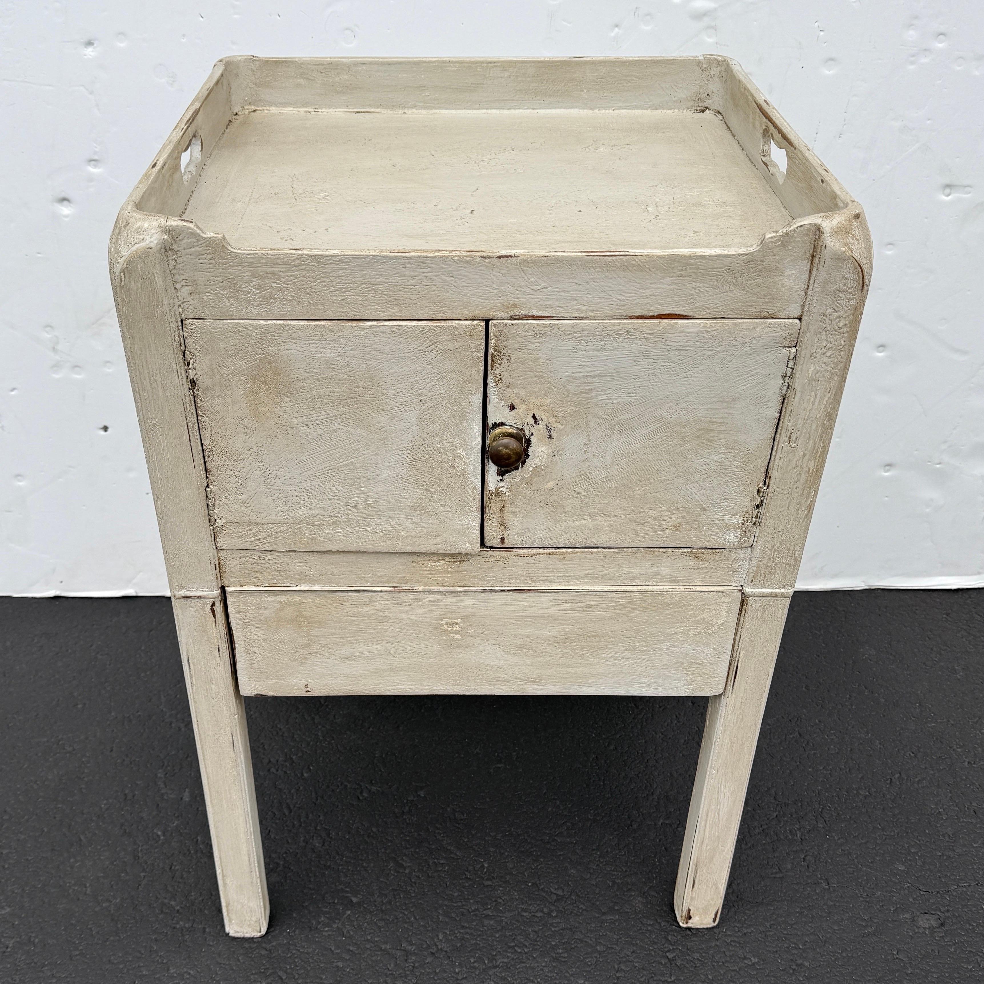 19th Century Swedish Bedside Nightstand End Table with Drawer For Sale 11