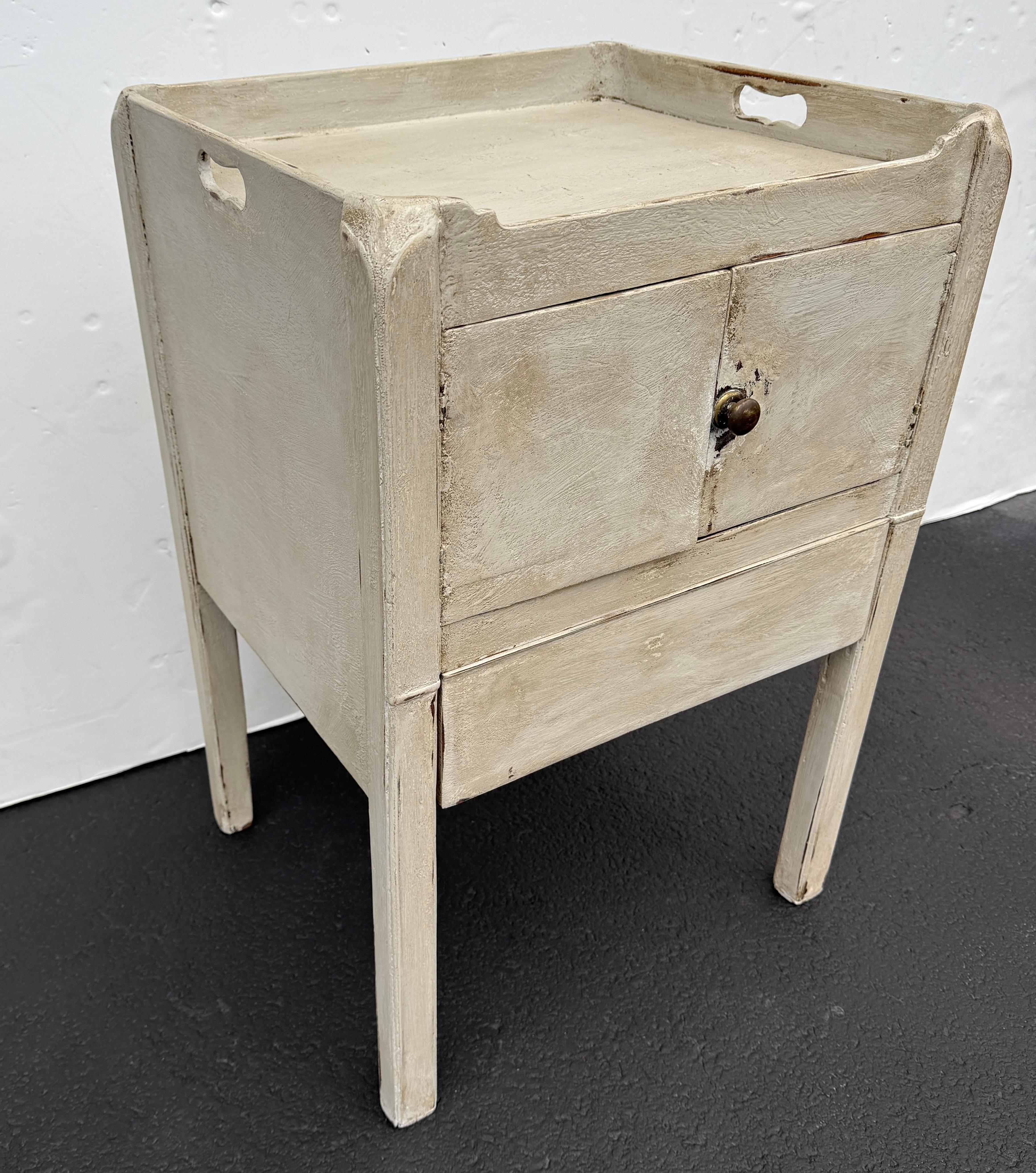 19th Century Swedish Bedside Nightstand End Table with Drawer For Sale 3