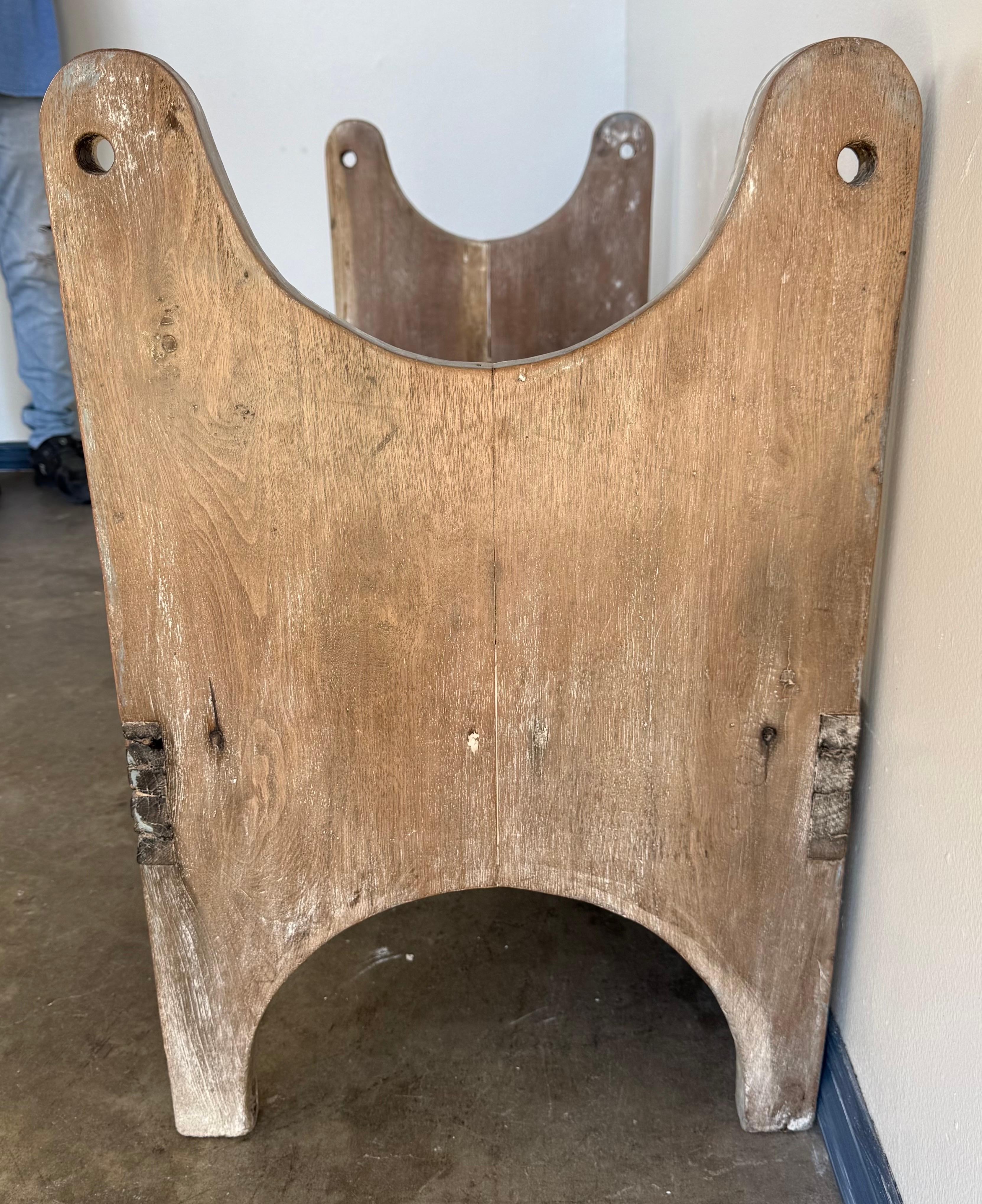 Banc suédois du 19e siècle Abîmé - En vente à Los Angeles, CA