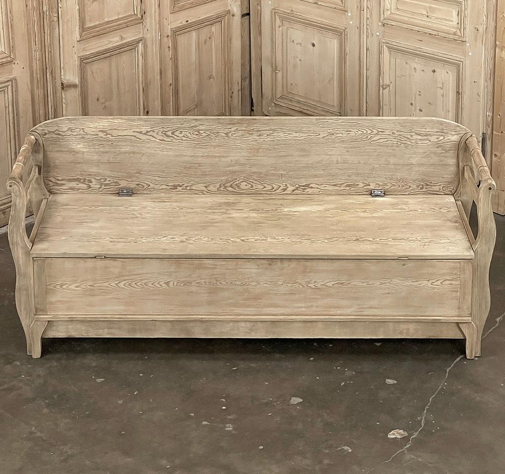 19th Century Swedish Bench ~ Trundle Bed in Stripped Pine In Good Condition In Dallas, TX