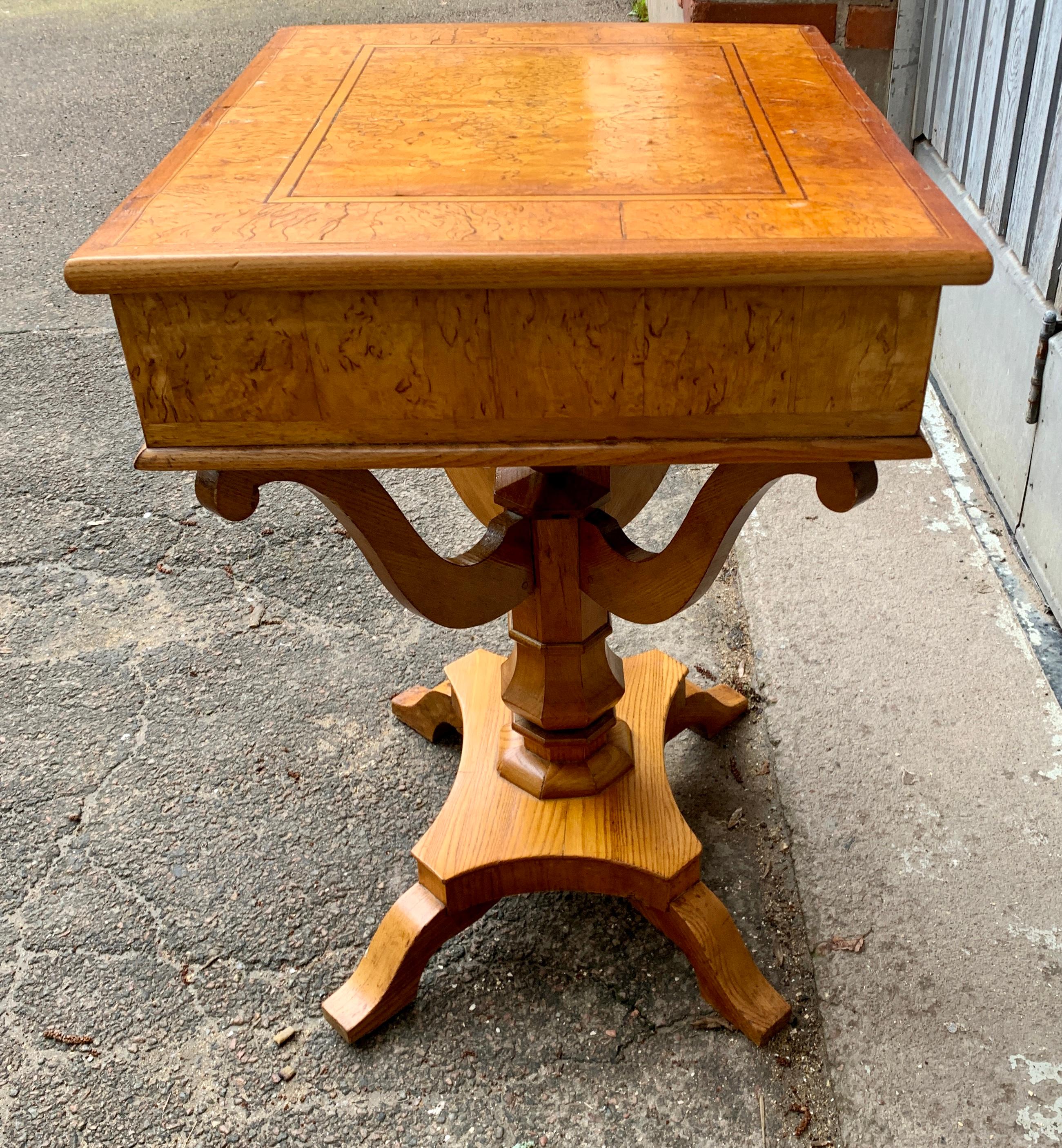 19th Century Swedish Biedermeier Side Table in Birch Wood For Sale 6