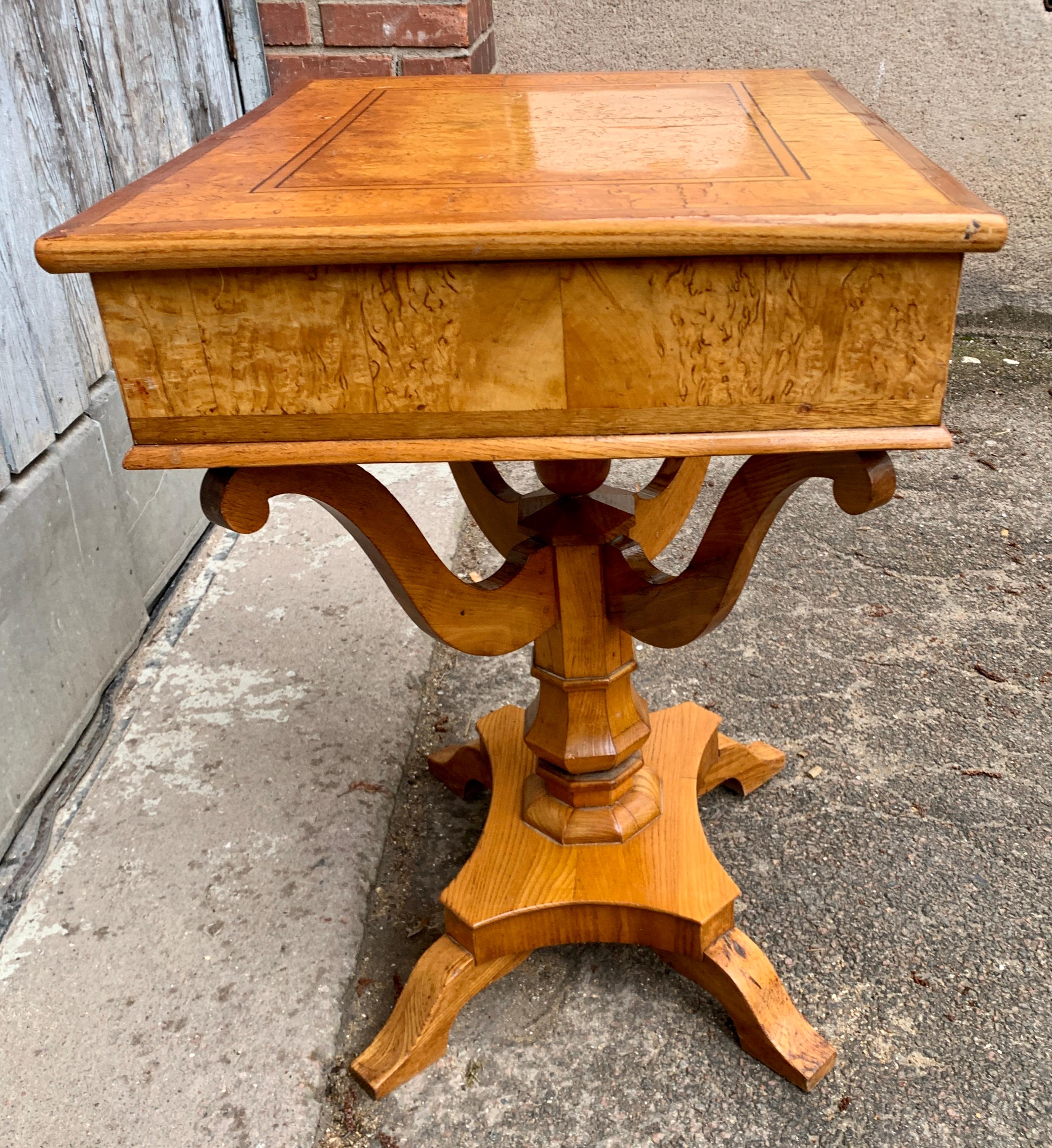 19th Century Swedish Biedermeier Side Table in Birch Wood For Sale 7