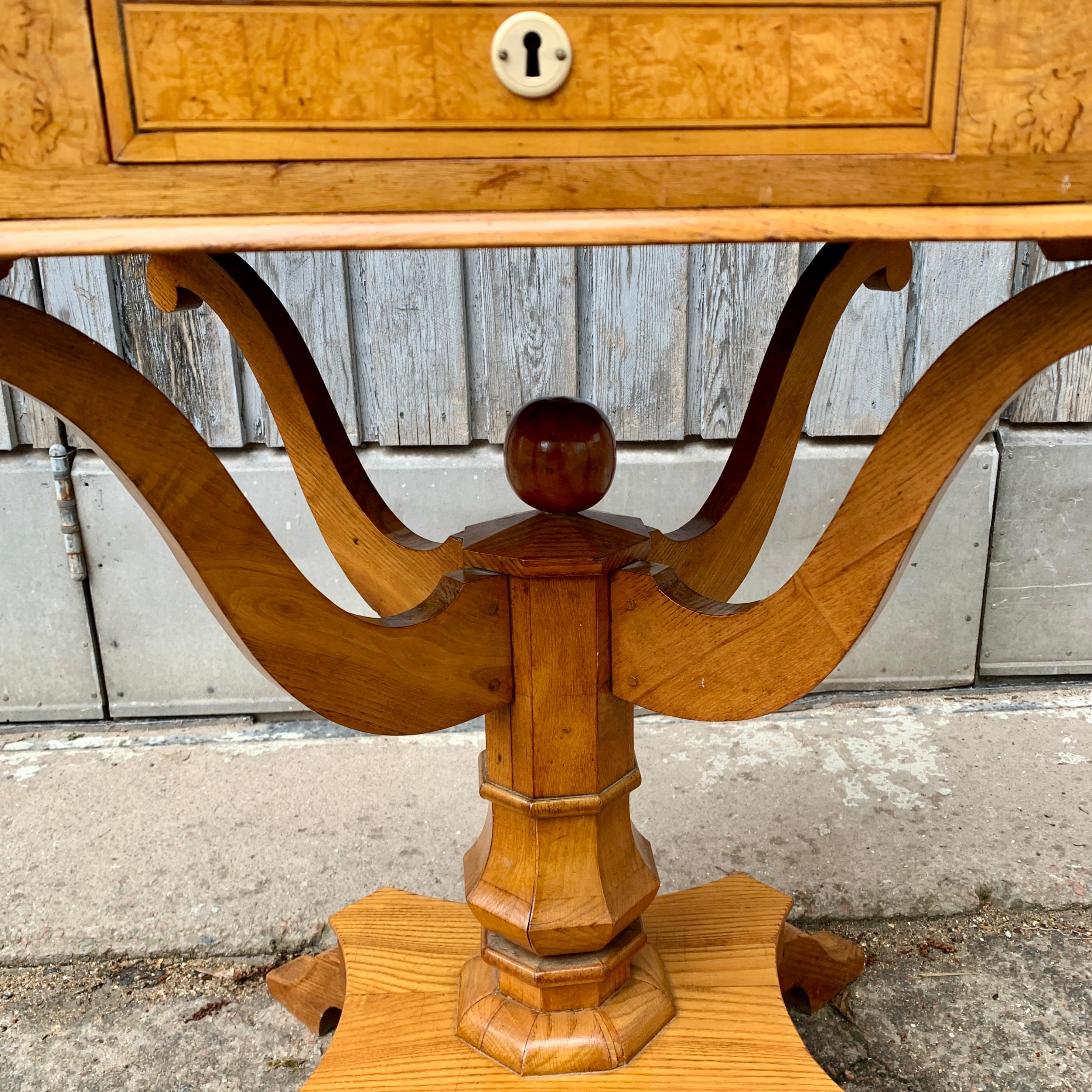 19th Century Swedish Biedermeier Side Table in Birch Wood For Sale 9