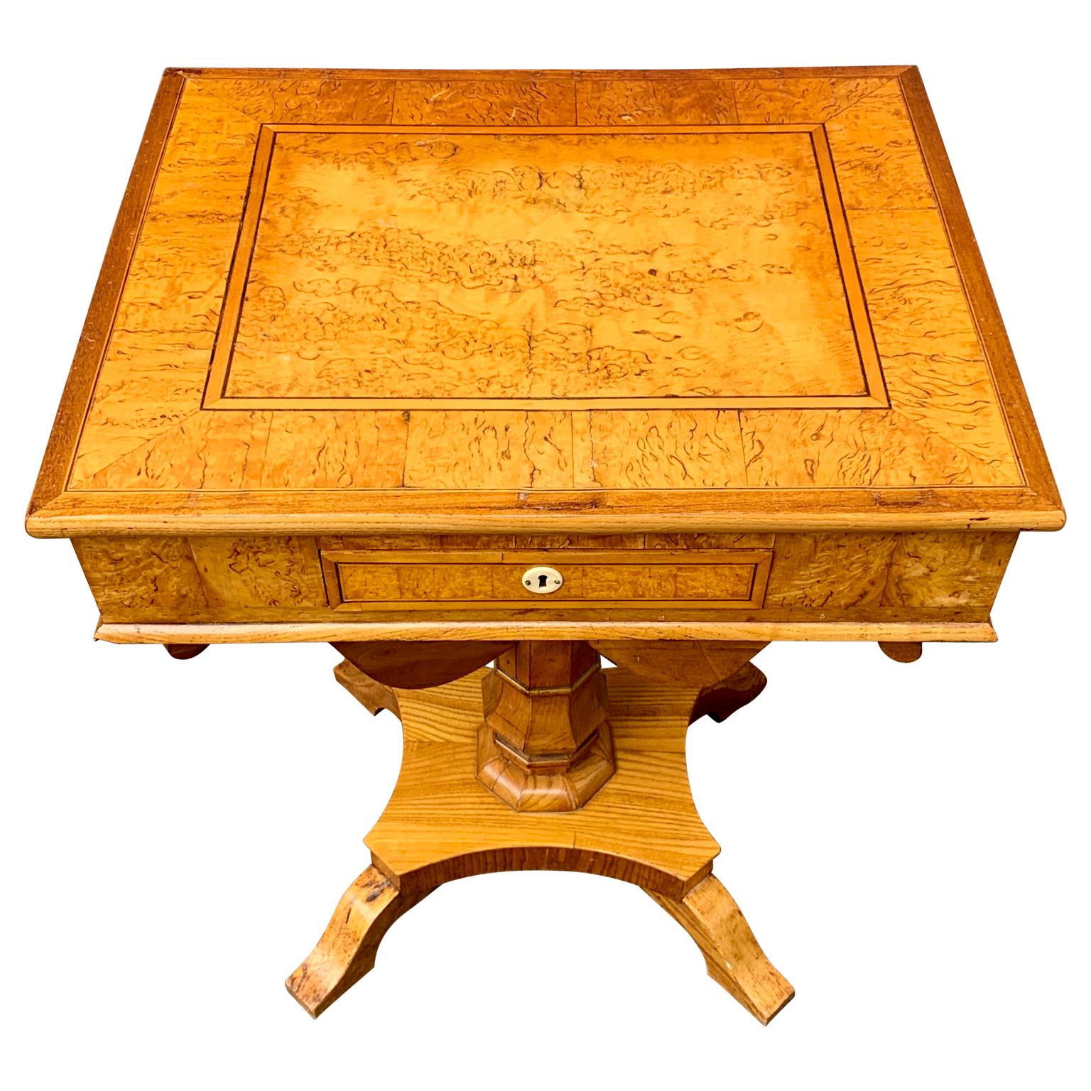 19th Century Swedish Biedermeier Side Table in Birch Wood For Sale 1