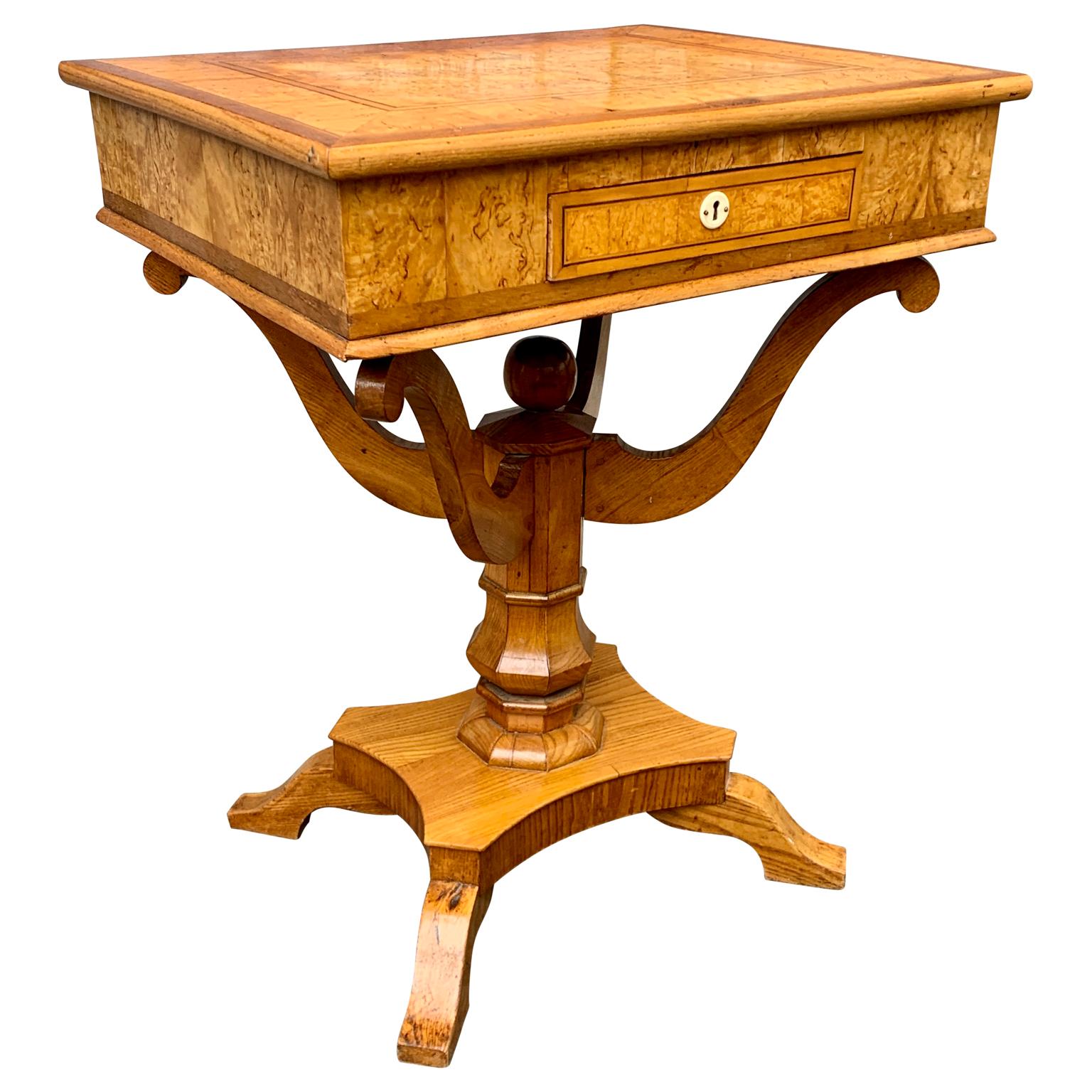 19th Century Swedish Biedermeier Side Table in Birch Wood For Sale 2