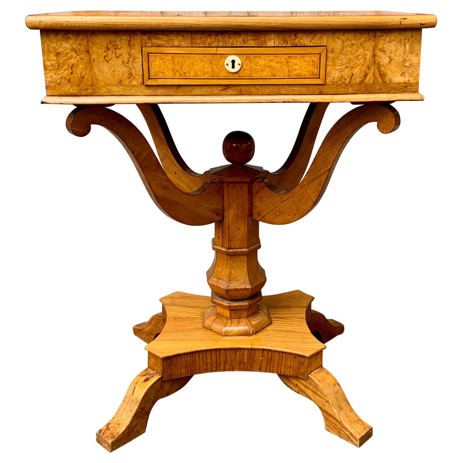 19th Century Swedish Biedermeier Side Table in Birch Wood For Sale 3