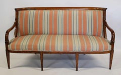 Divano in noce in stile Biedermeier svedese del XIX secolo