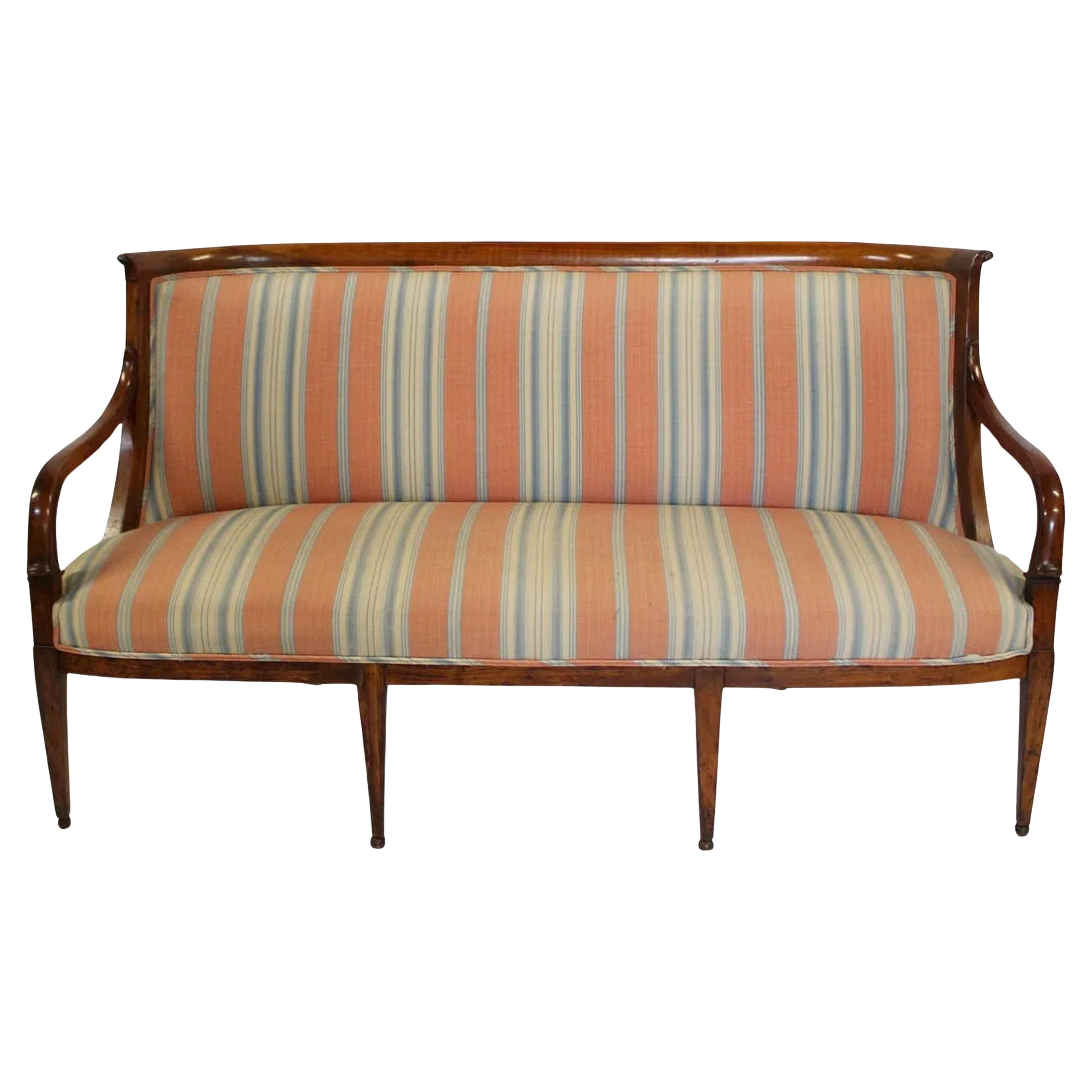 Sillón sueco de nogal estilo Biedermeier del siglo XIX