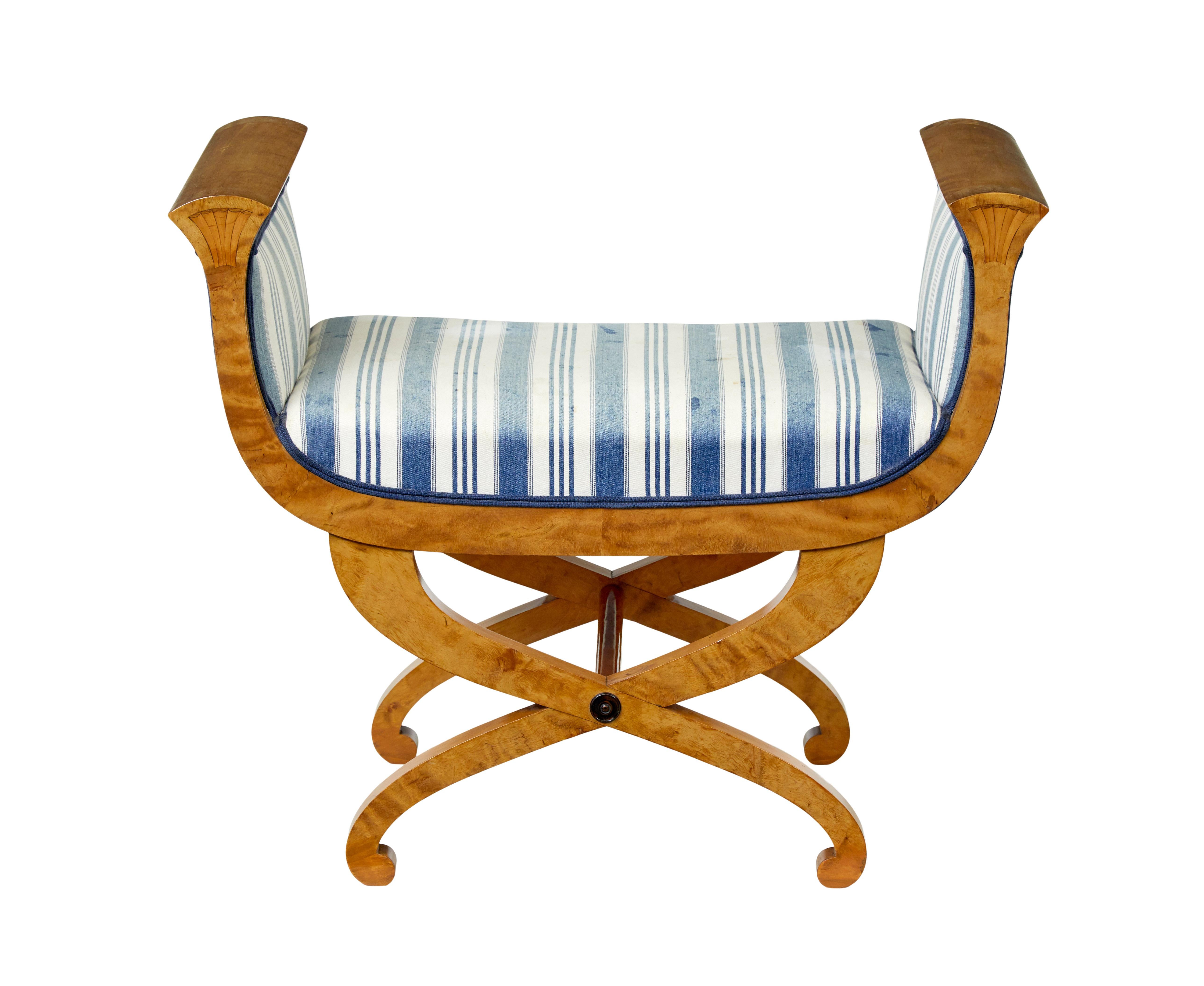 Néo-empire Tabouret suédois en bouleau de style empire du 19e siècle en vente