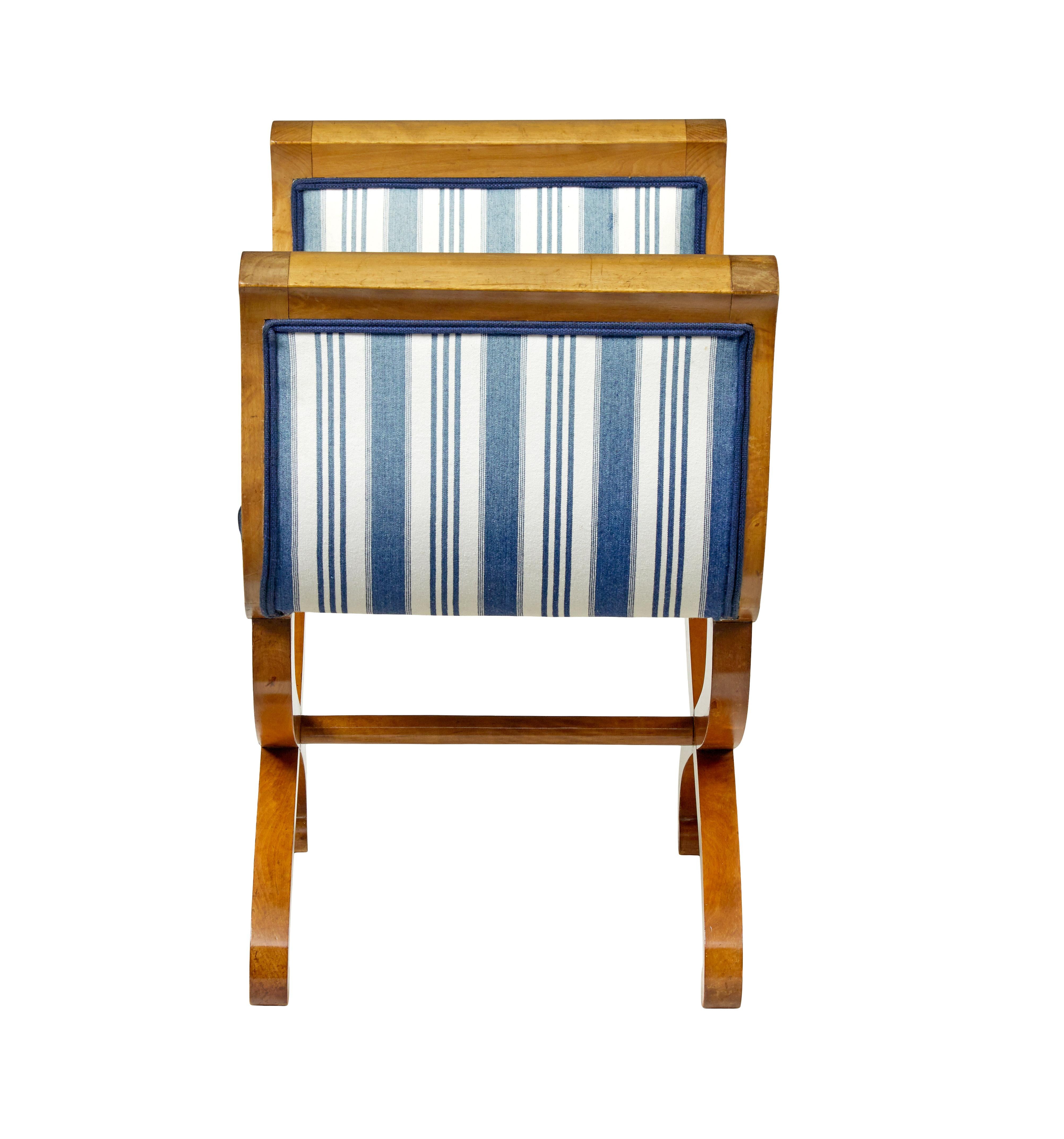 Suédois Tabouret suédois en bouleau de style empire du 19e siècle en vente
