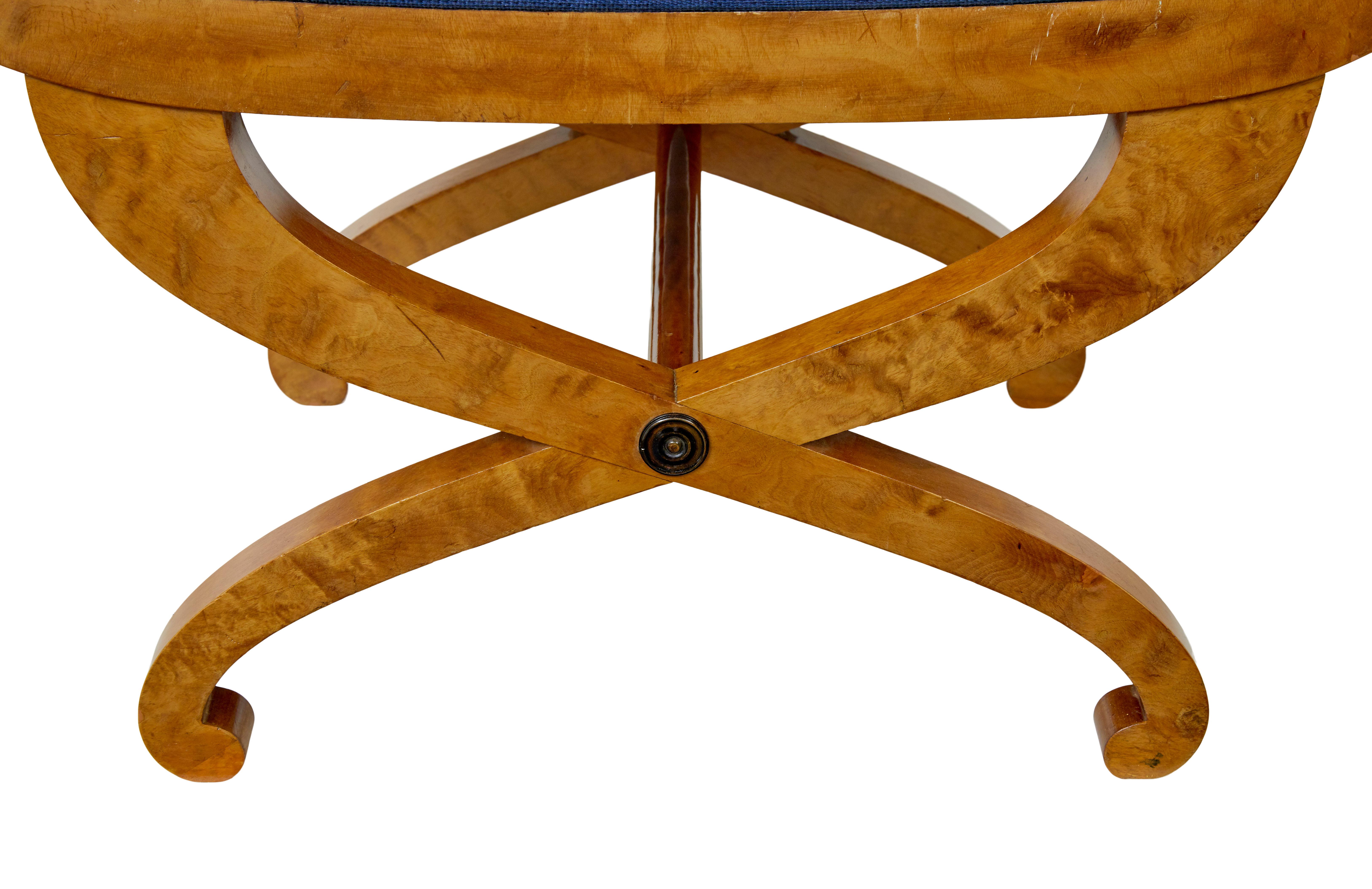 Tissu Tabouret suédois en bouleau de style empire du 19e siècle en vente