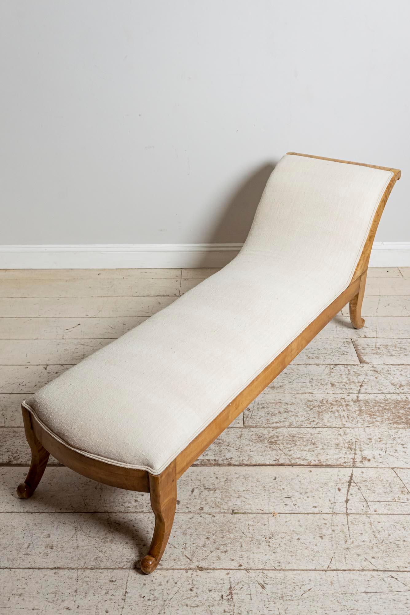 19th Century Swedish Birch Free Standing Chaise Longue 7