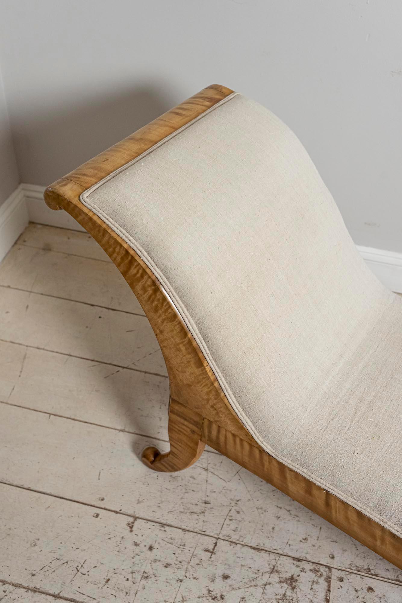 Mid-19th Century 19th Century Swedish Birch Free Standing Chaise Longue