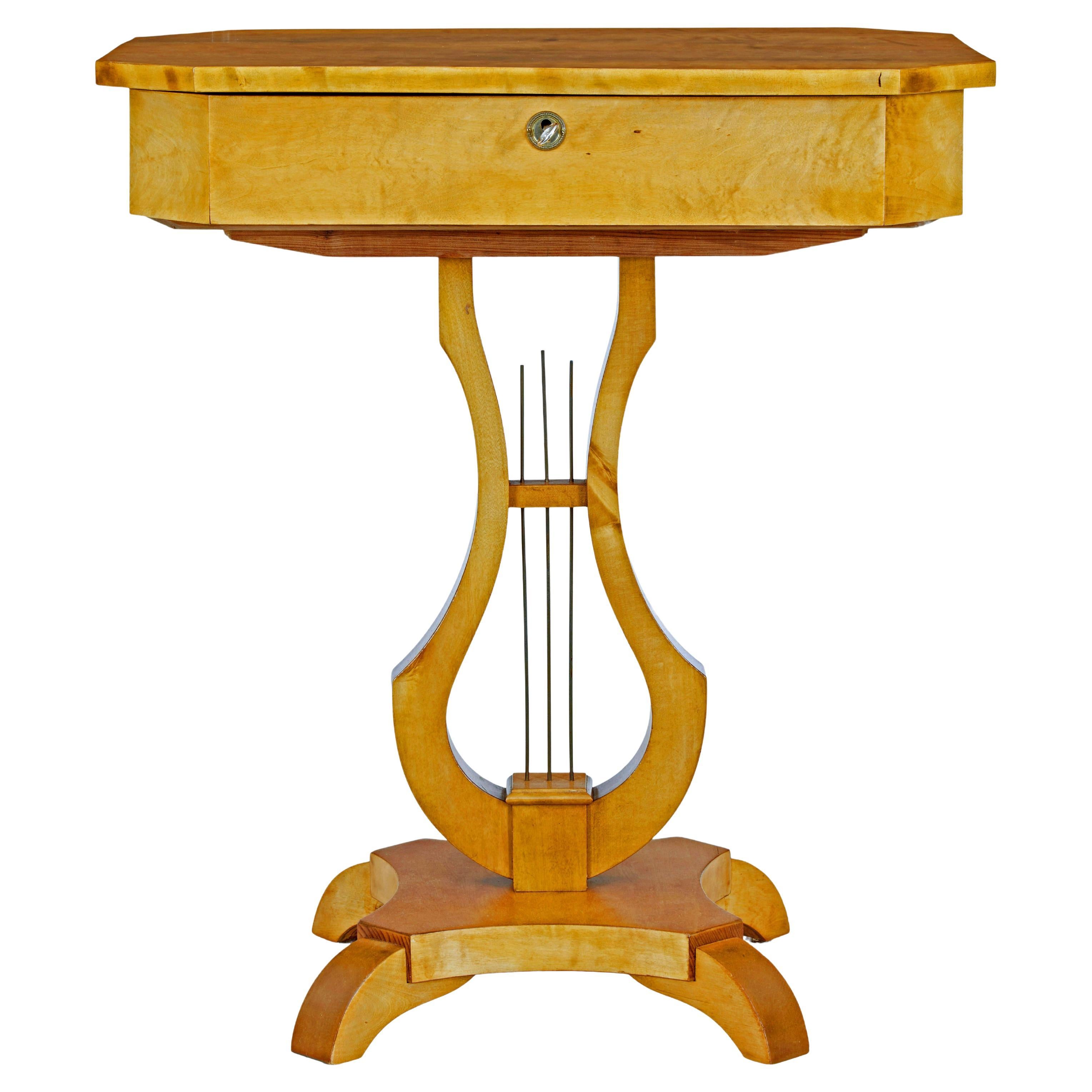 Carved Beistelltische