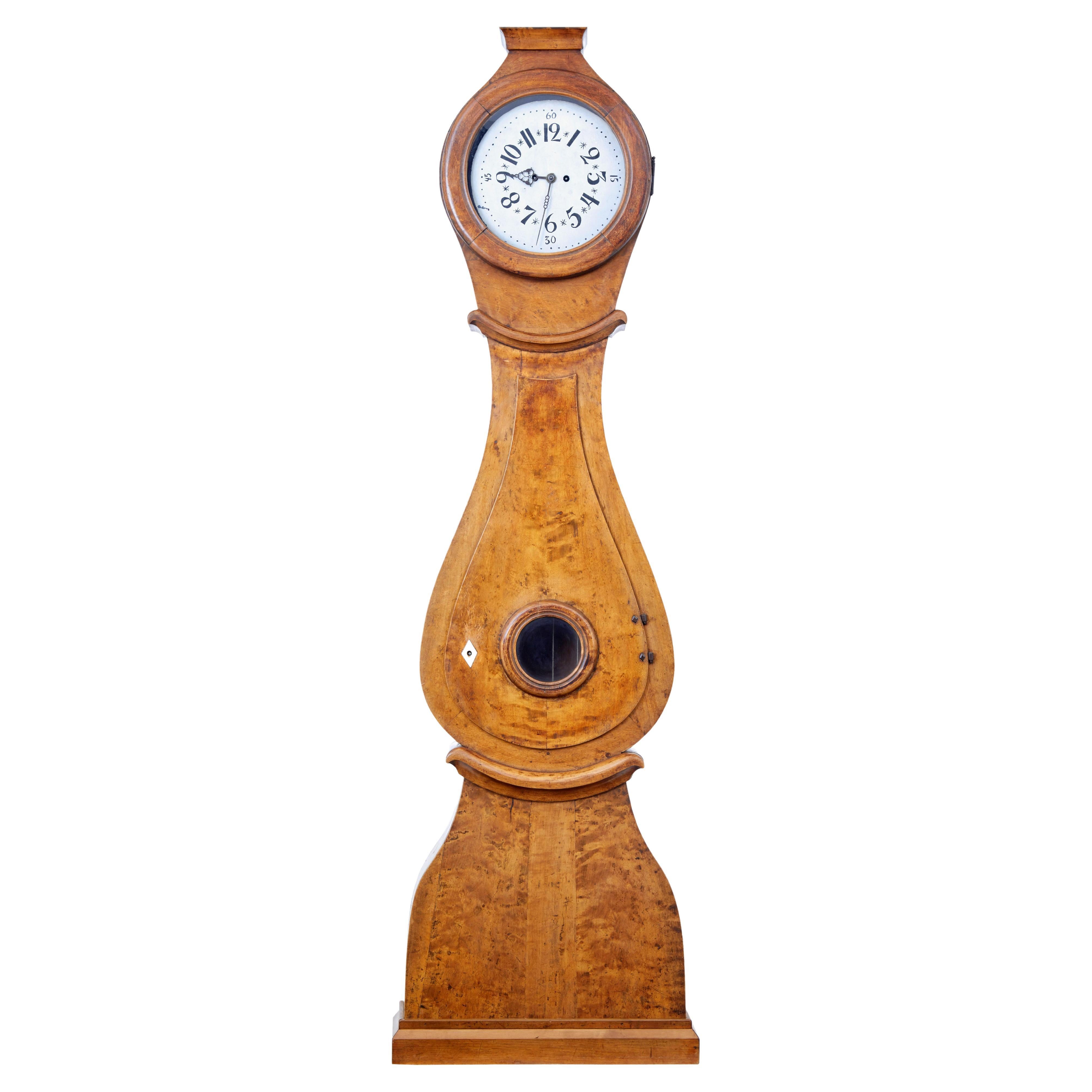 Horloge suédoise en bouleau Mora Clocks du 19e siècle en vente