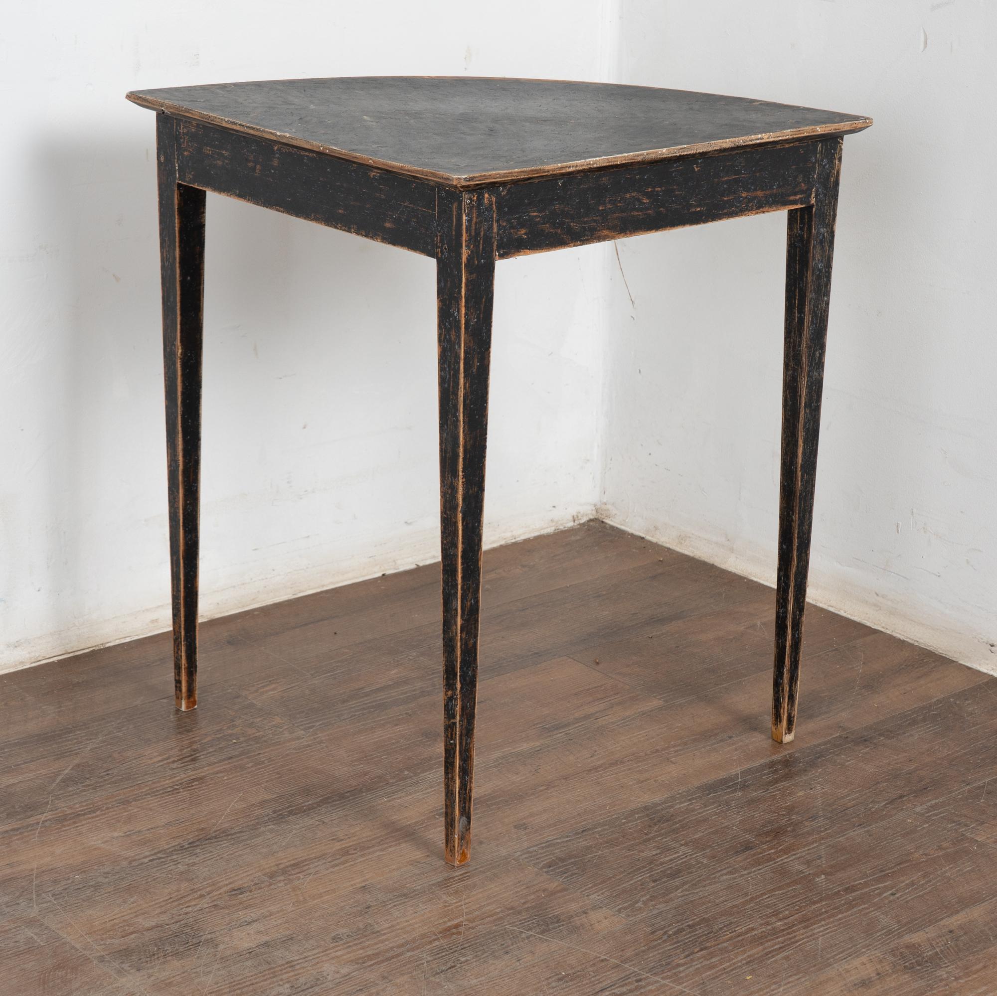 19th Century Swedish Black Corner Table For Sale 6