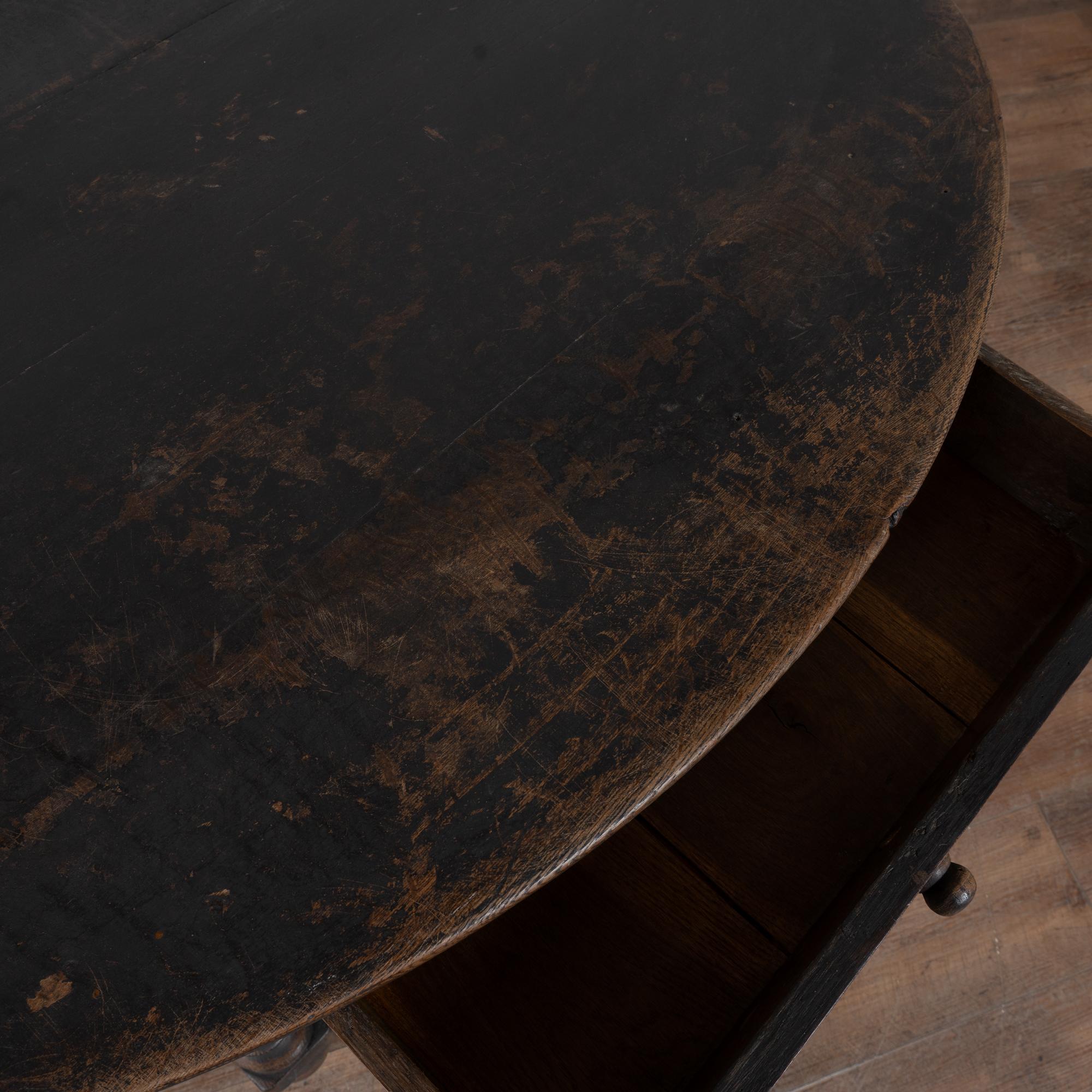 19th Century Swedish Black Painted Oak Oval Side Table For Sale at 1stDibs