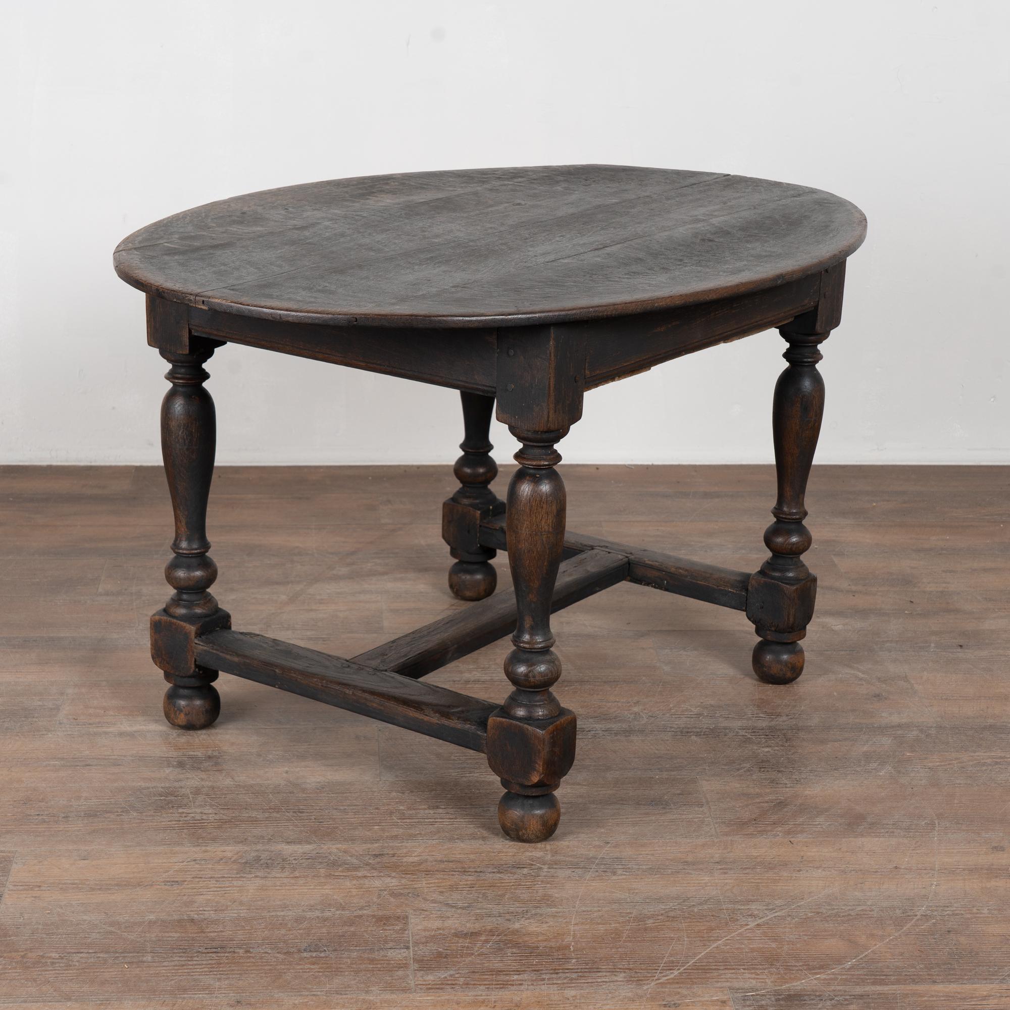 19th Century Swedish Black Painted Oak Oval Side Table For Sale at 1stDibs