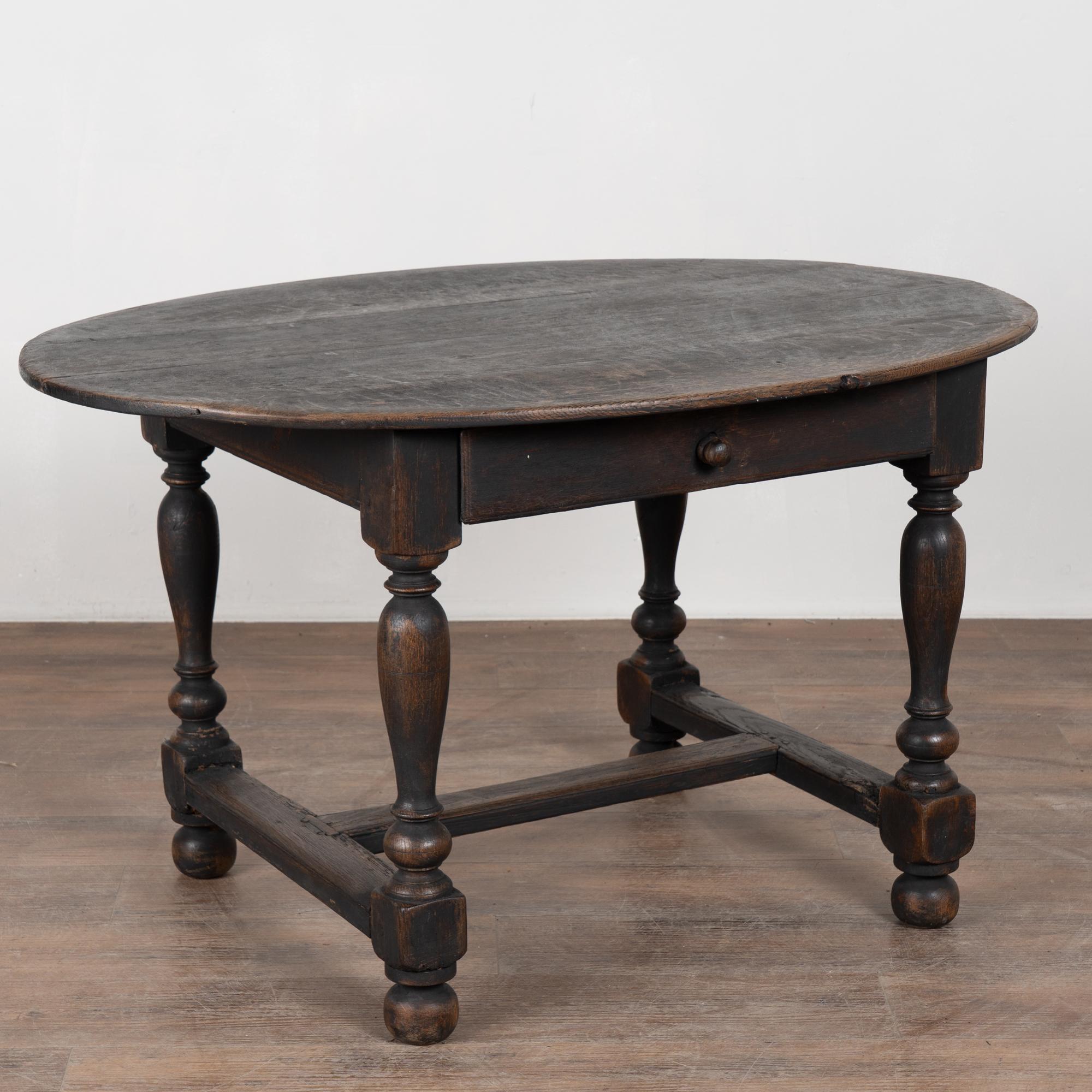 19th Century Swedish Black Painted Oak Oval Side Table For Sale at 1stDibs