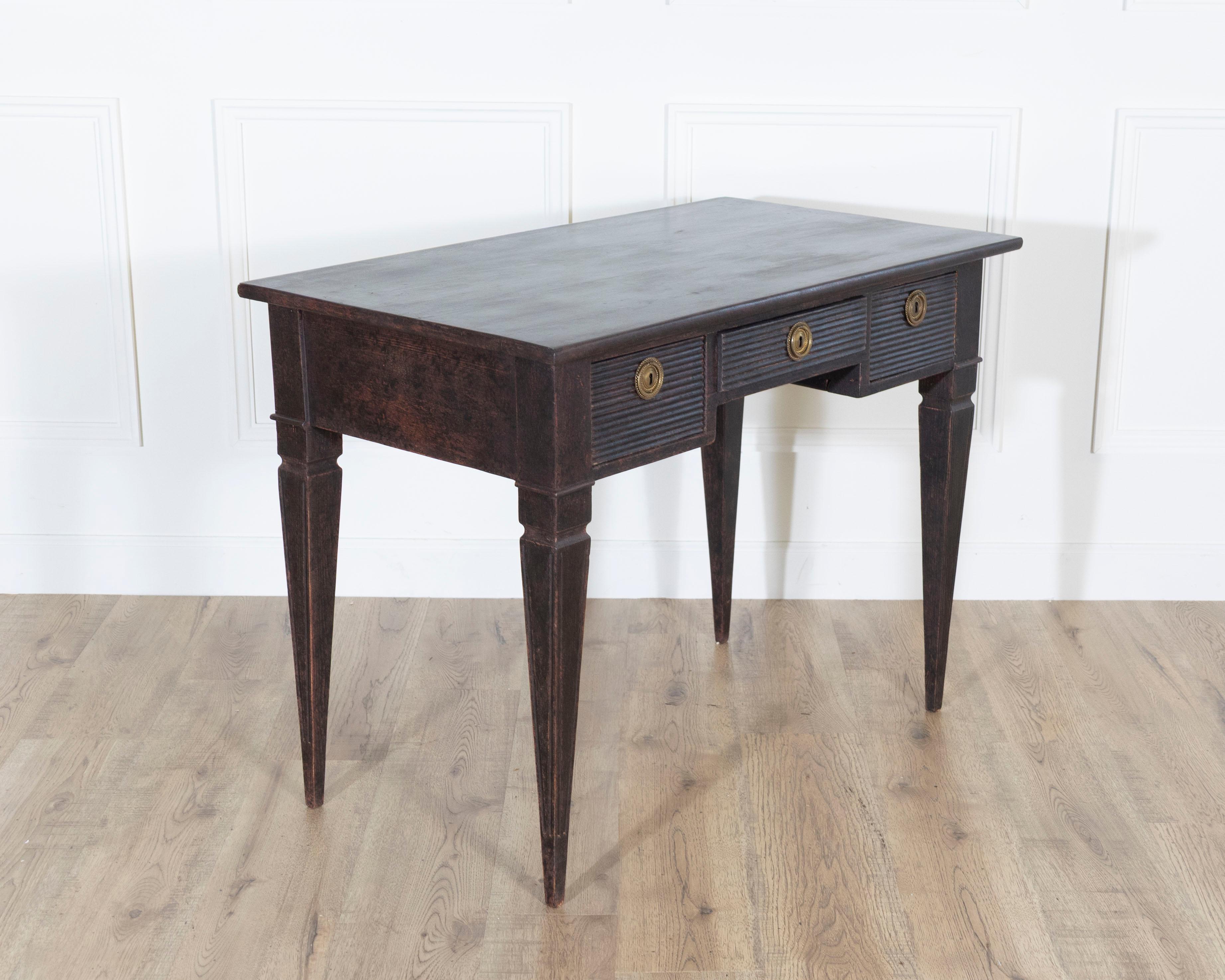 Dipinto 19th Century Swedish Black-Painted Writing Desk with Brass Fittings in vendita