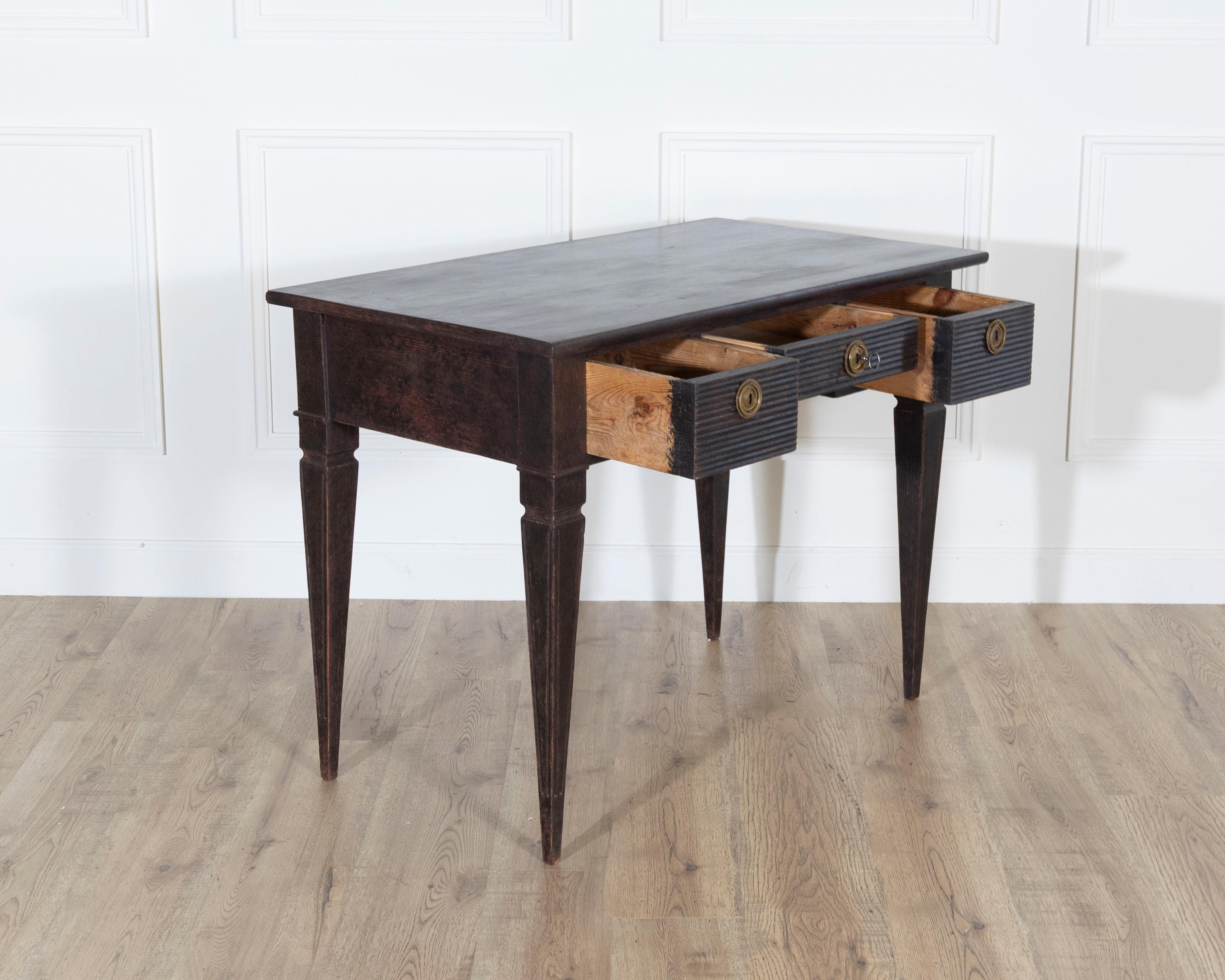 19th Century Swedish Black-Painted Writing Desk with Brass Fittings In condizioni buone in vendita a Atlanta, GA