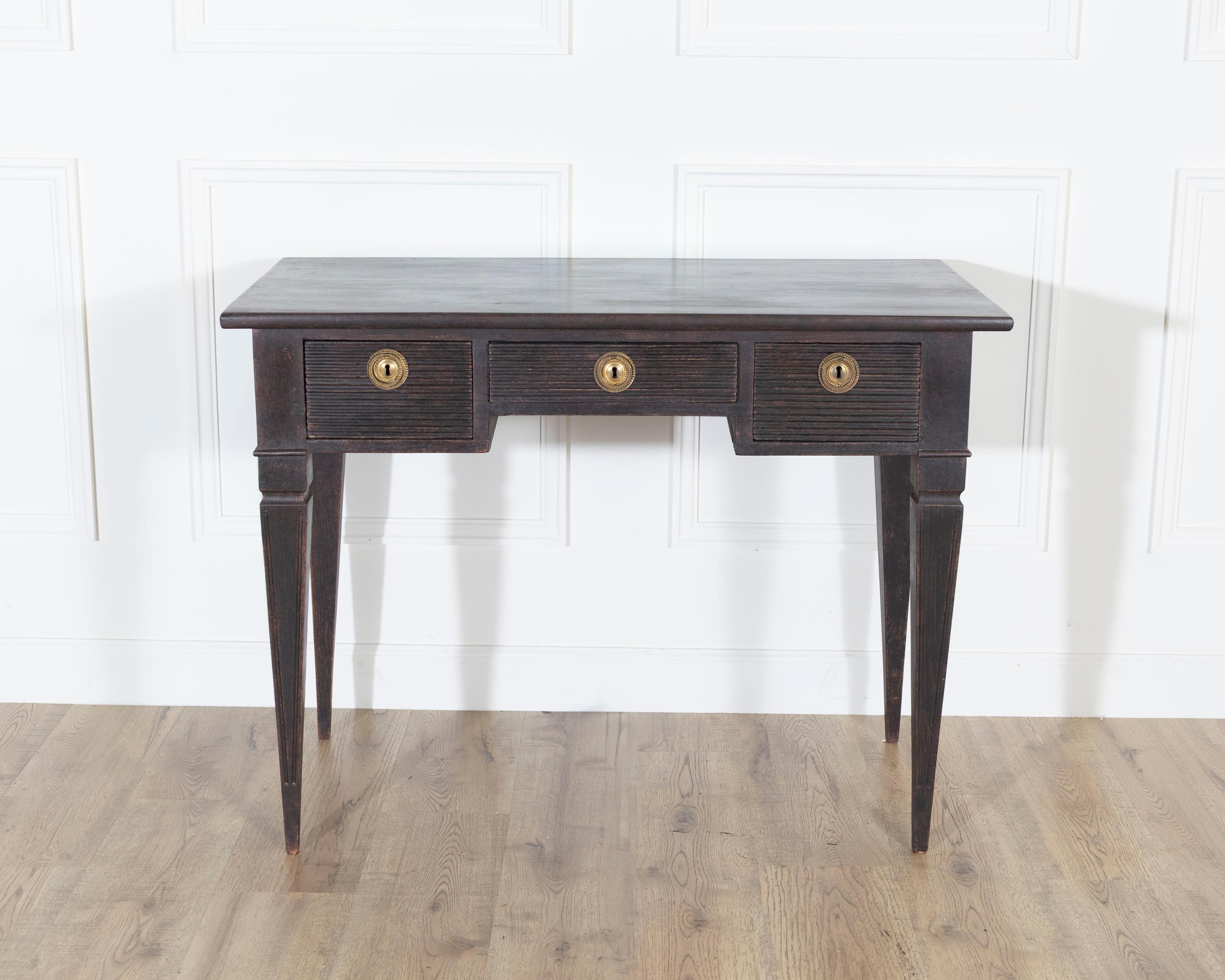 19th Century Swedish Black-Painted Writing Desk with Brass Fittings in vendita 1